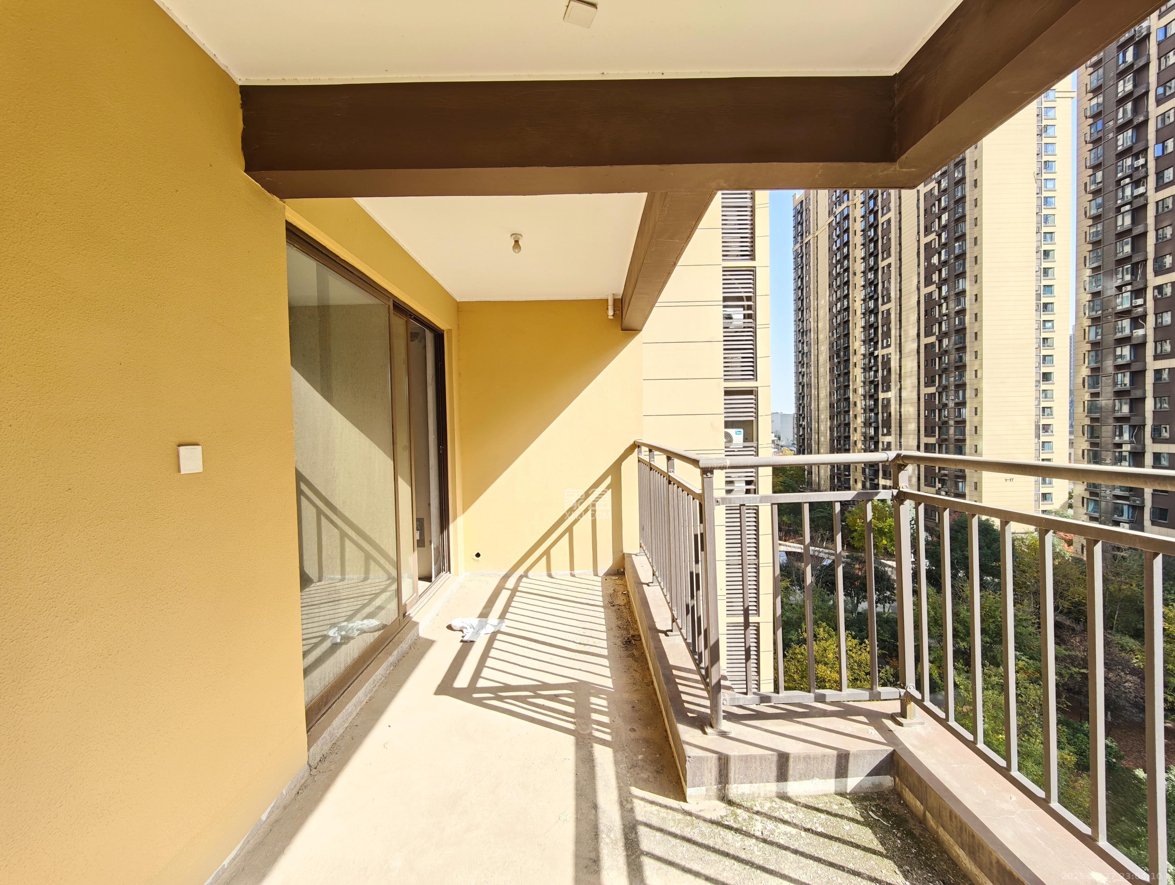 保利城(中航城国际社区、郡原美村) 4室2厅2卫 130.0万 保利城(中航城国际社区、郡原美村) 4室2厅2卫 130.0万阳台