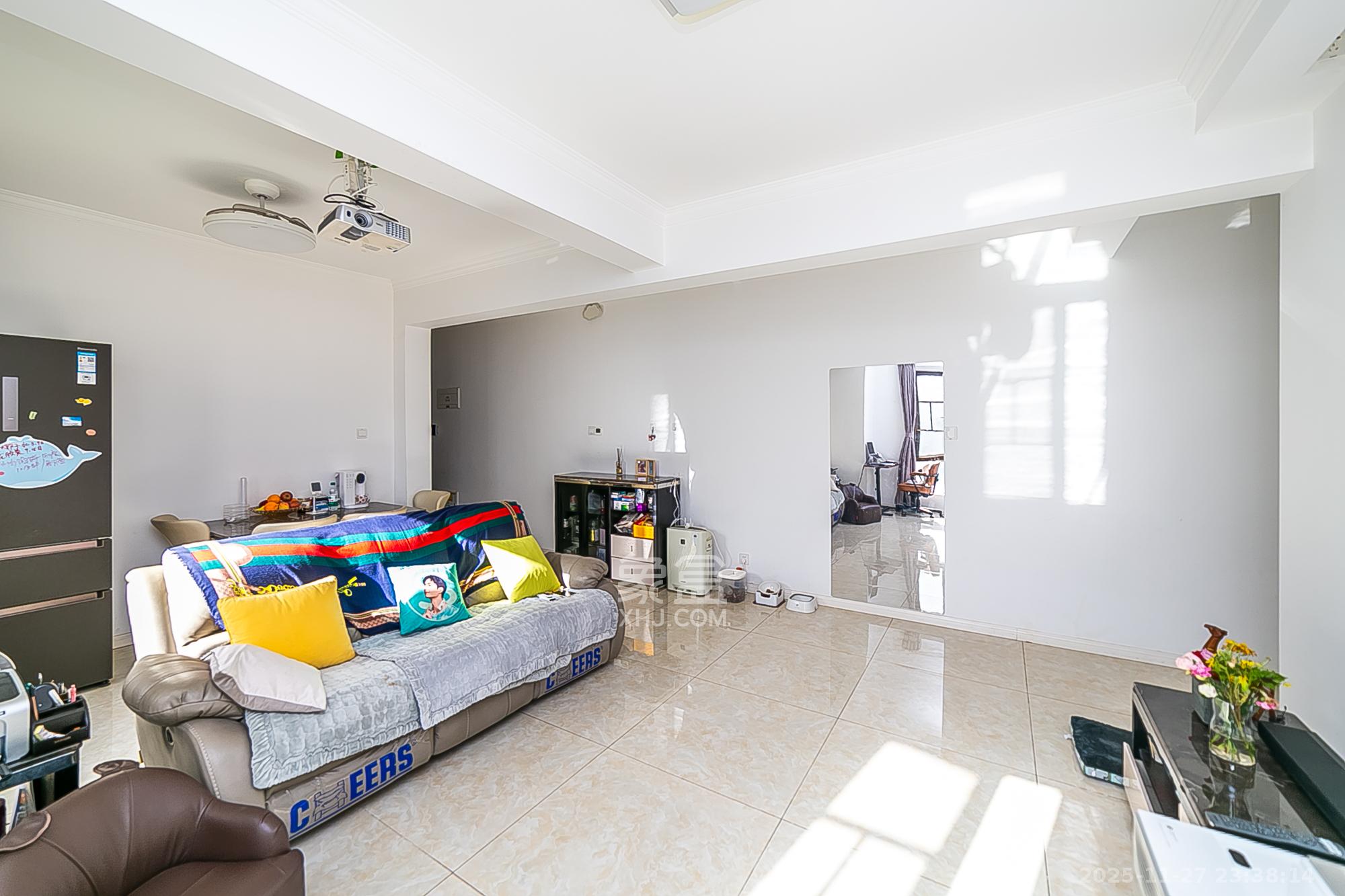 第六都(陆都小区) 3室2厅2卫 168.8万 第六都(陆都小区) 3室2厅2卫 168.8万客厅