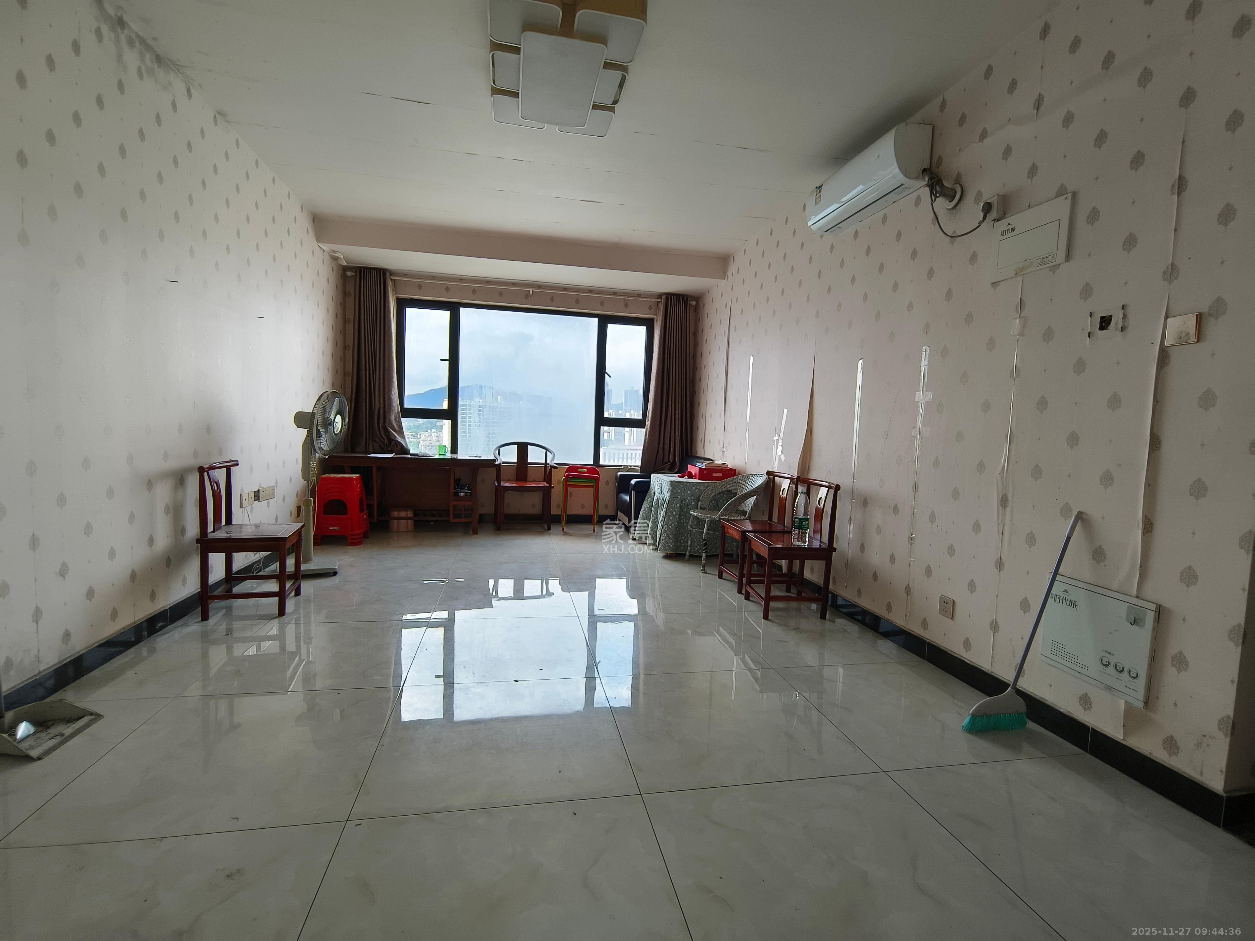 长房时代城  3室2厅1卫    2300.0元/月