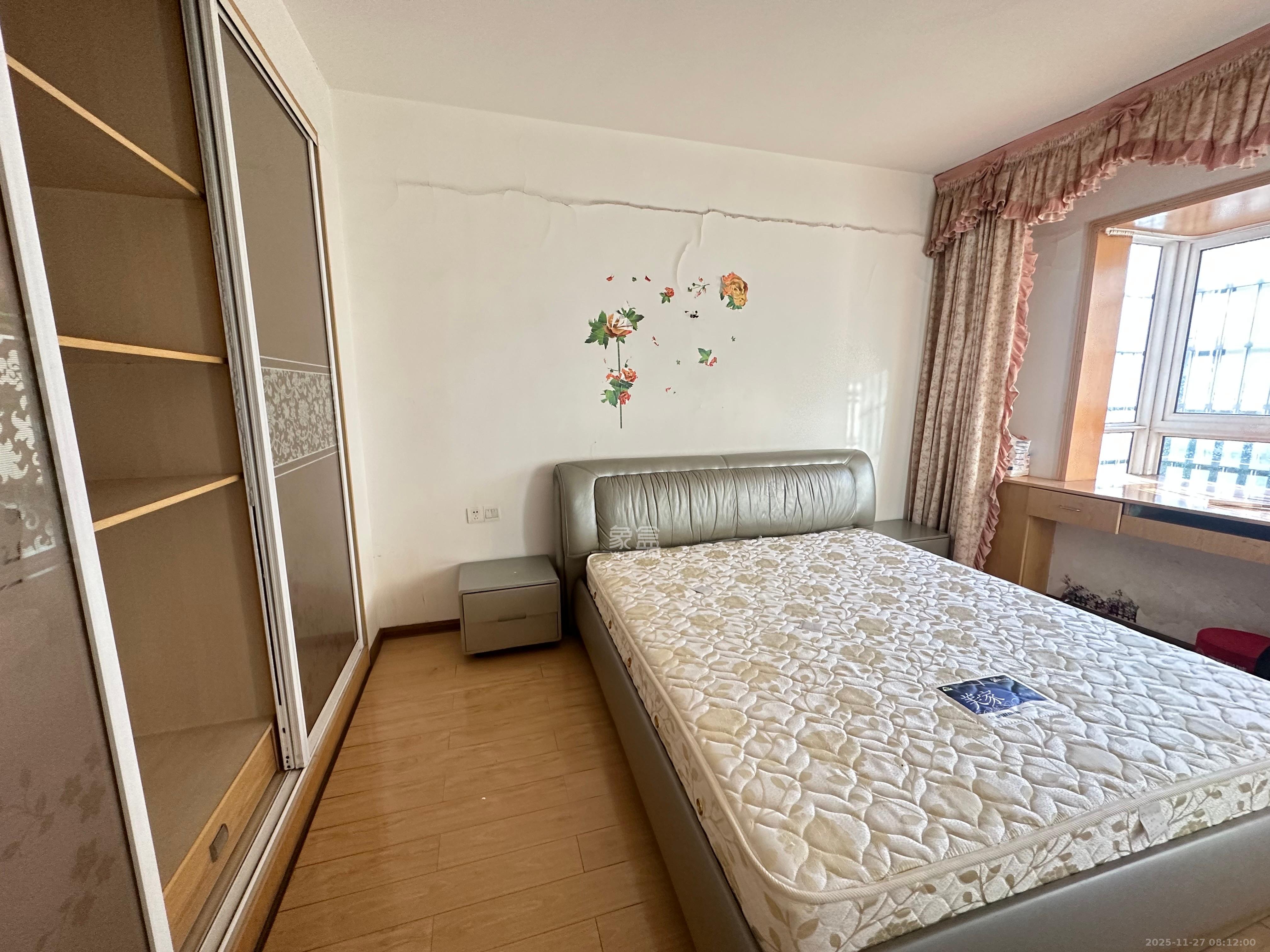 鄱阳小区  3室2厅1卫    1600.0元/月室内图