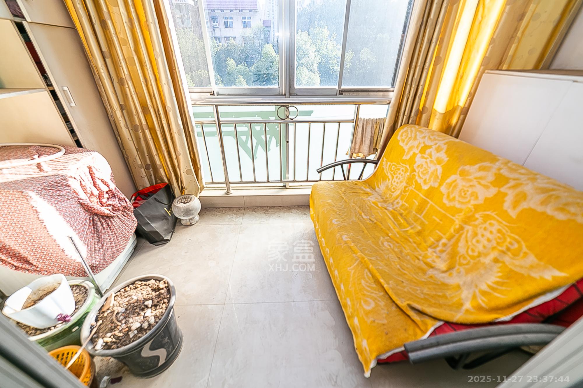 华银园 3室2厅2卫 100.0万 华银园 3室2厅2卫 100.0万阳台