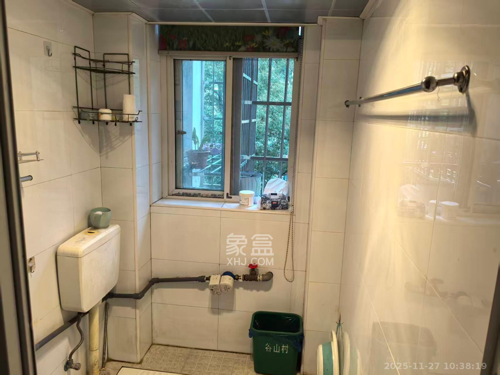 新诚小区 2室2厅1卫 1700.0元/月 新诚小区 2室2厅1卫 1700.0元/月室内图