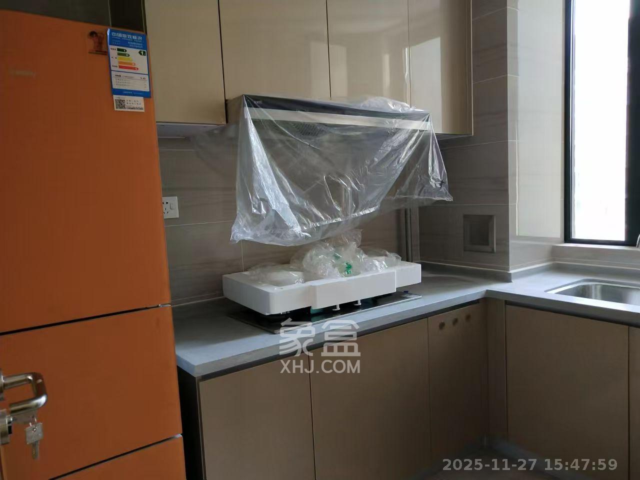 阳光100一期、四五期  3室2厅1卫    3400.0元/月