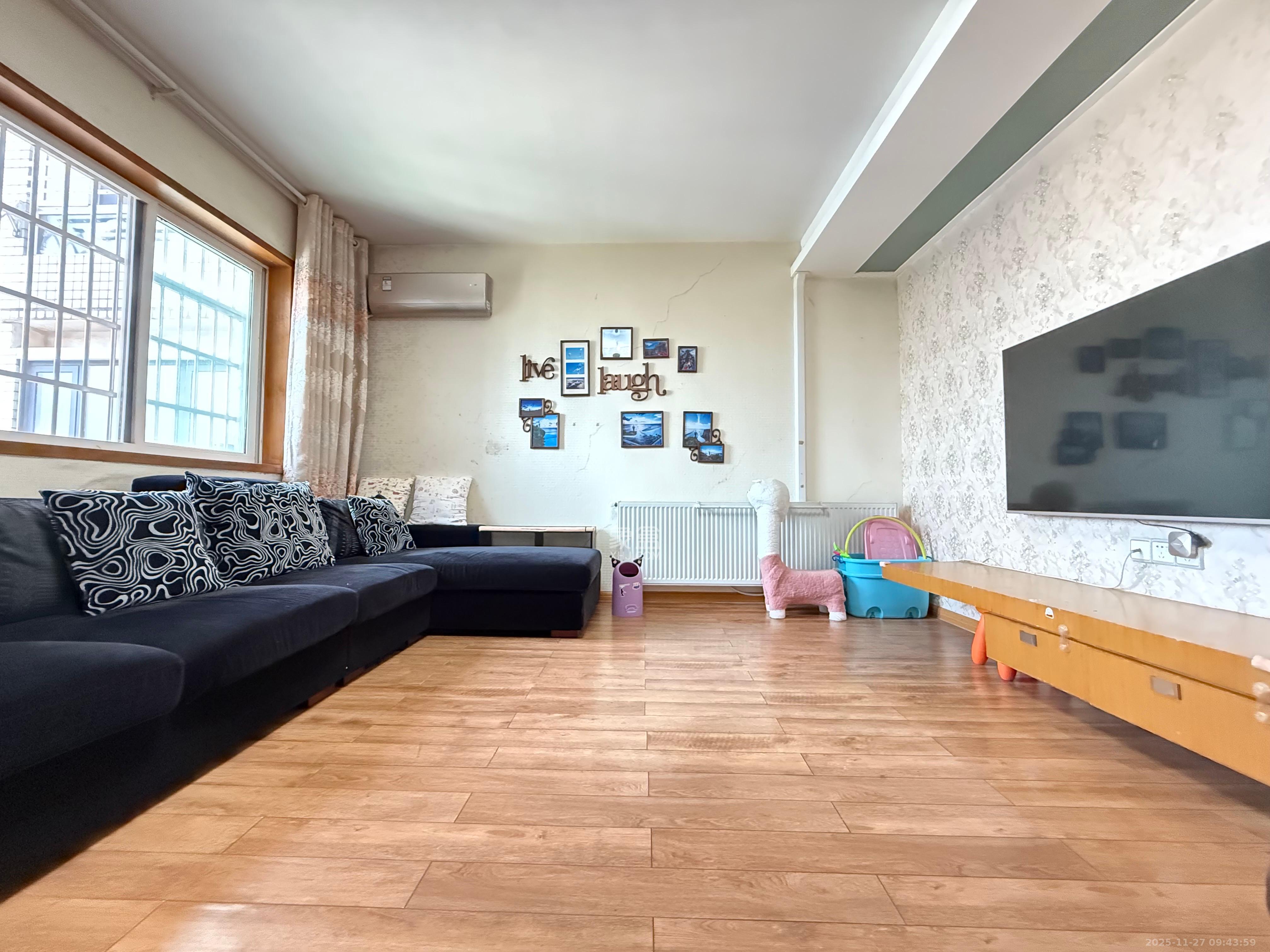 星蓝湾  3室2厅2卫    2800.0元/月