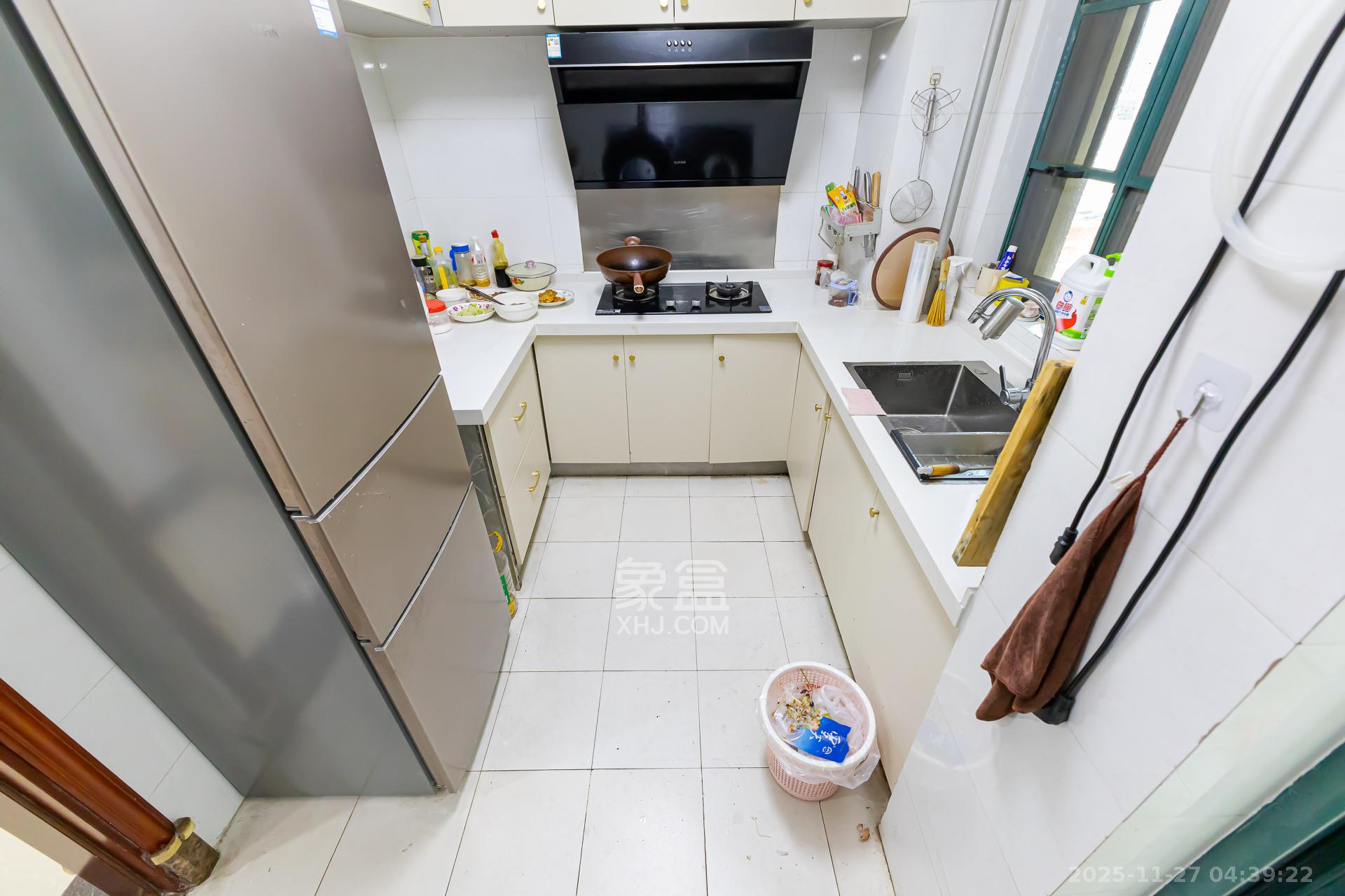 恒大名都 3室2厅2卫 55.0万 恒大名都 3室2厅2卫 55.0万厨房