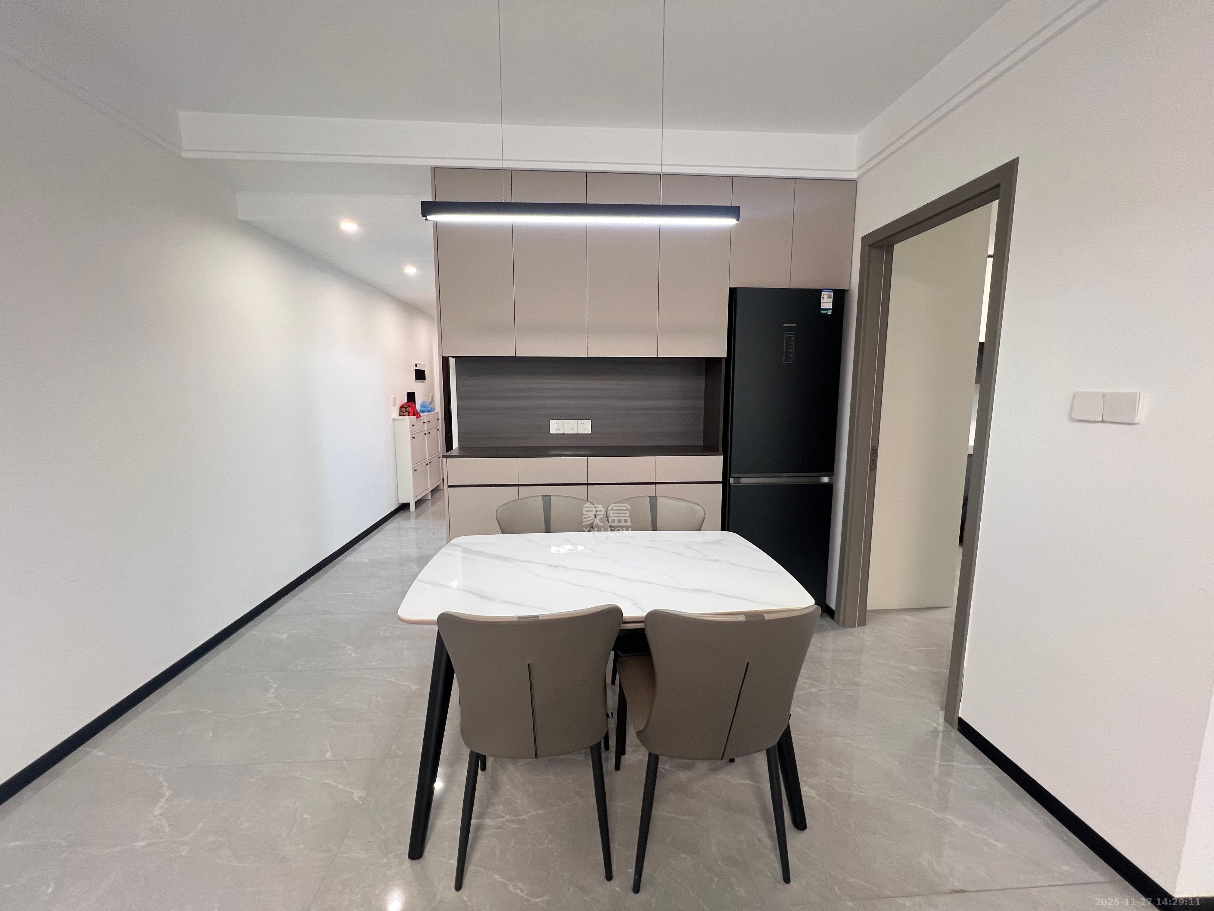 天城国际广场  3室2厅1卫    3500.0元/月室内图