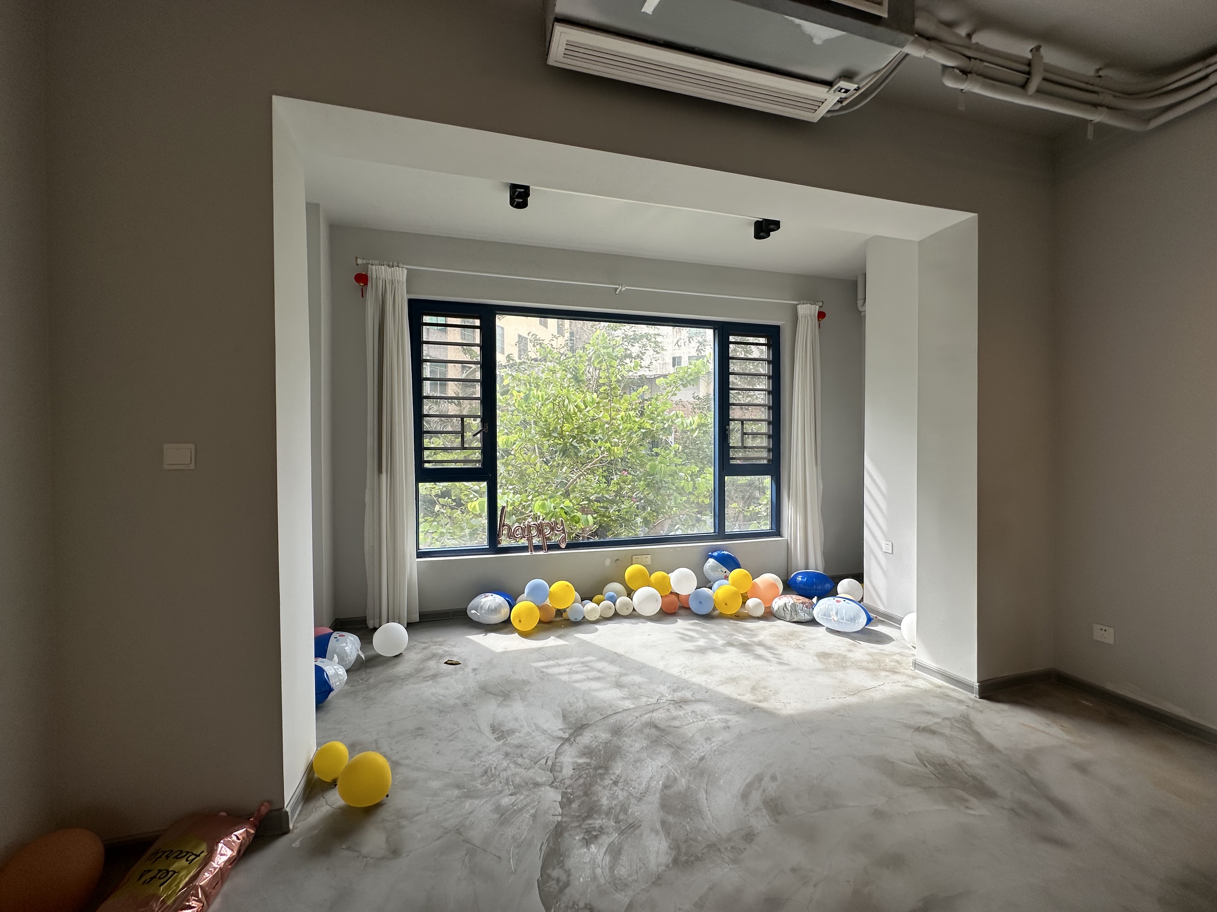 富力首府  4室2厅3卫    400.0万客厅