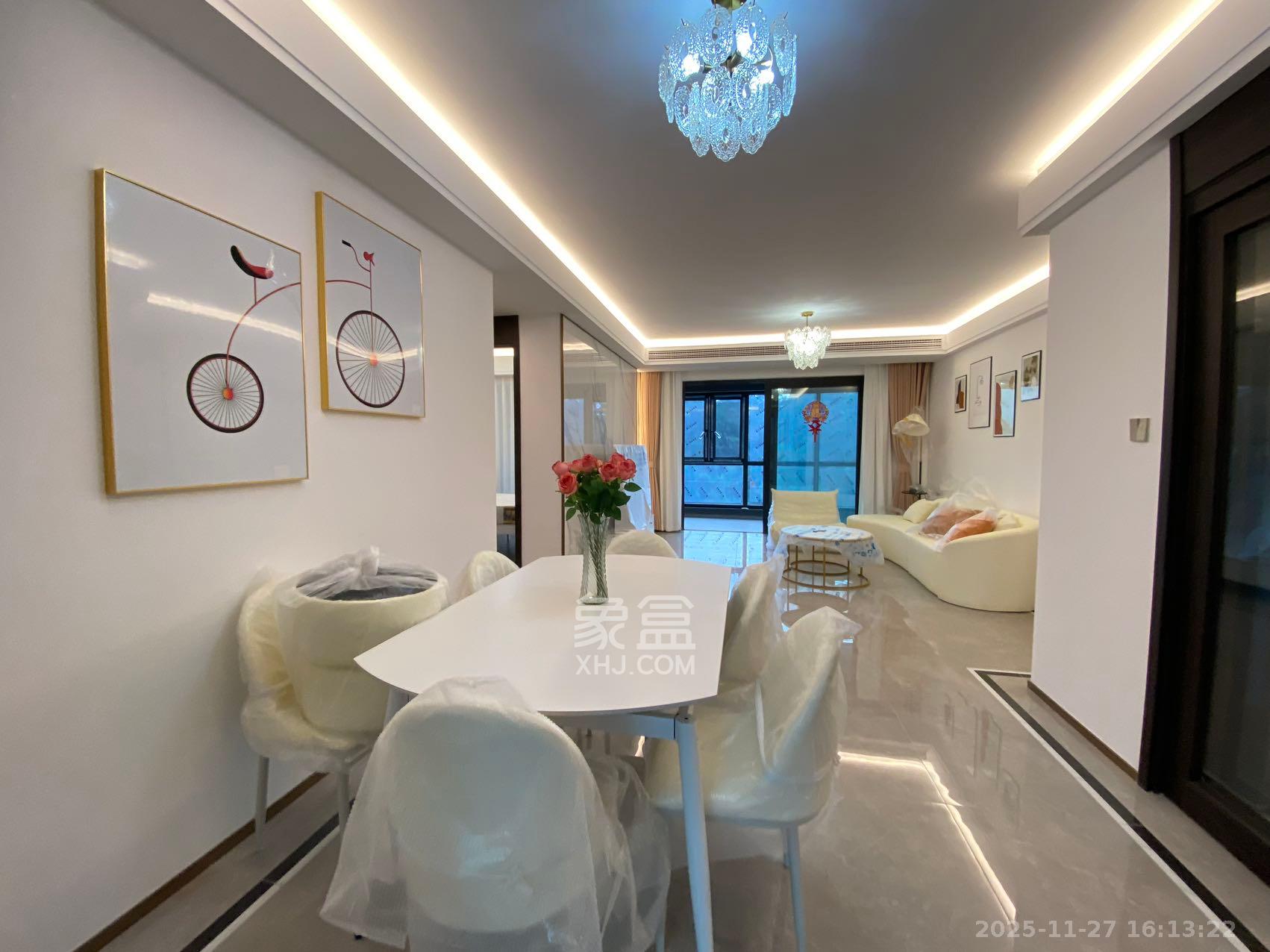 东原麓印长江B区  4室2厅2卫    4500.0元/月室内图