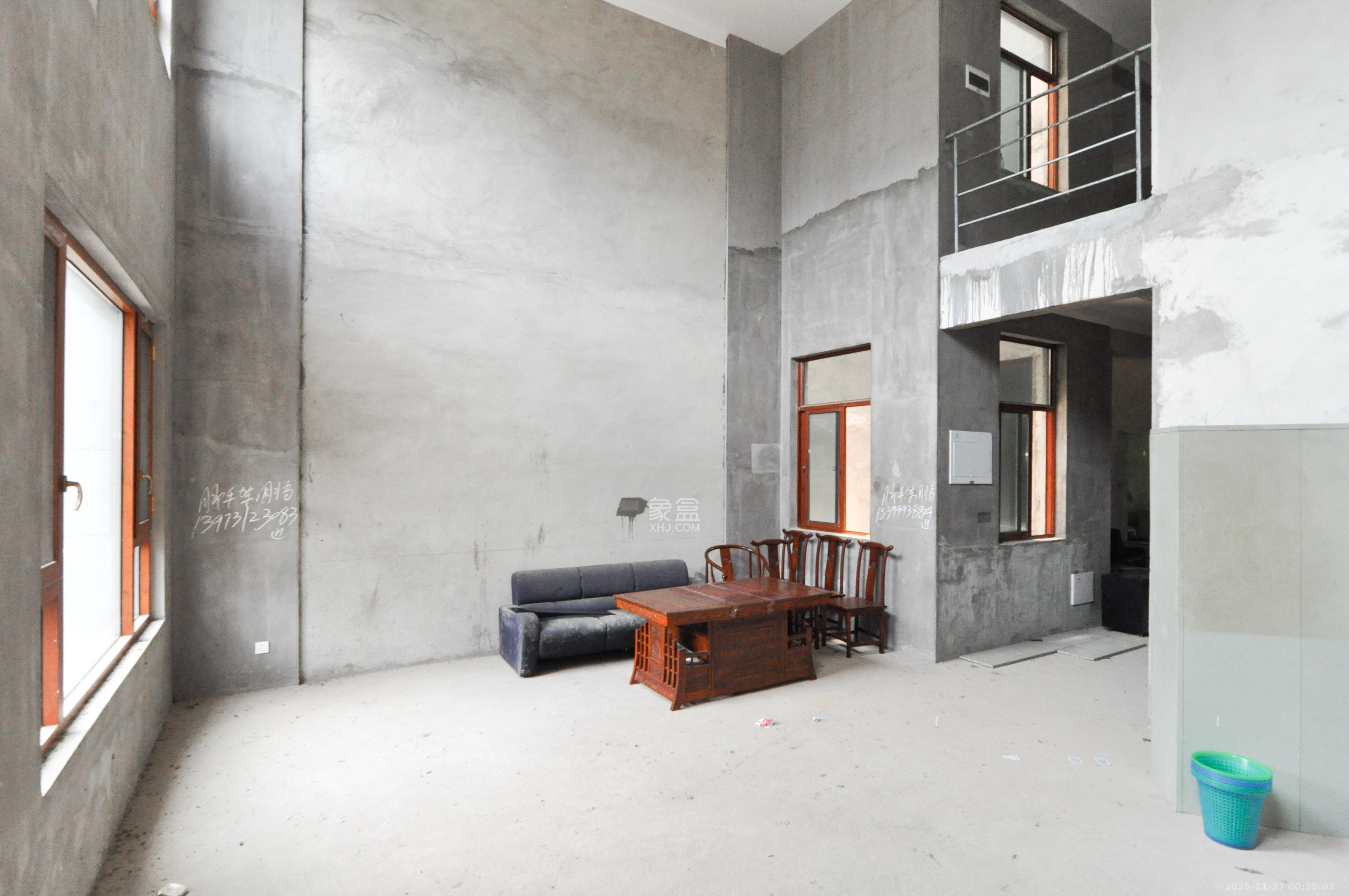 长房梅溪香山 6室2厅4卫 950.0万 长房梅溪香山 6室2厅4卫 950.0万客厅