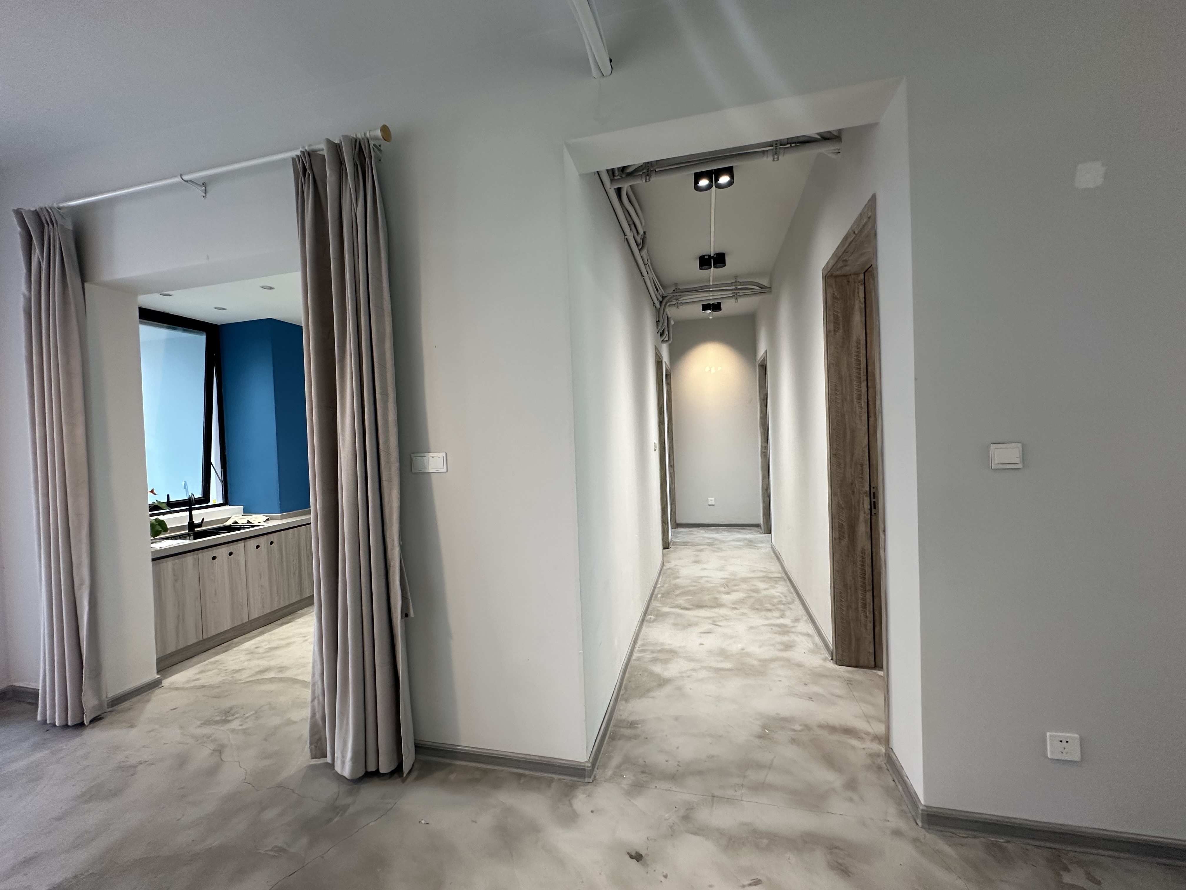 富力首府  4室2厅3卫    400.0万客厅