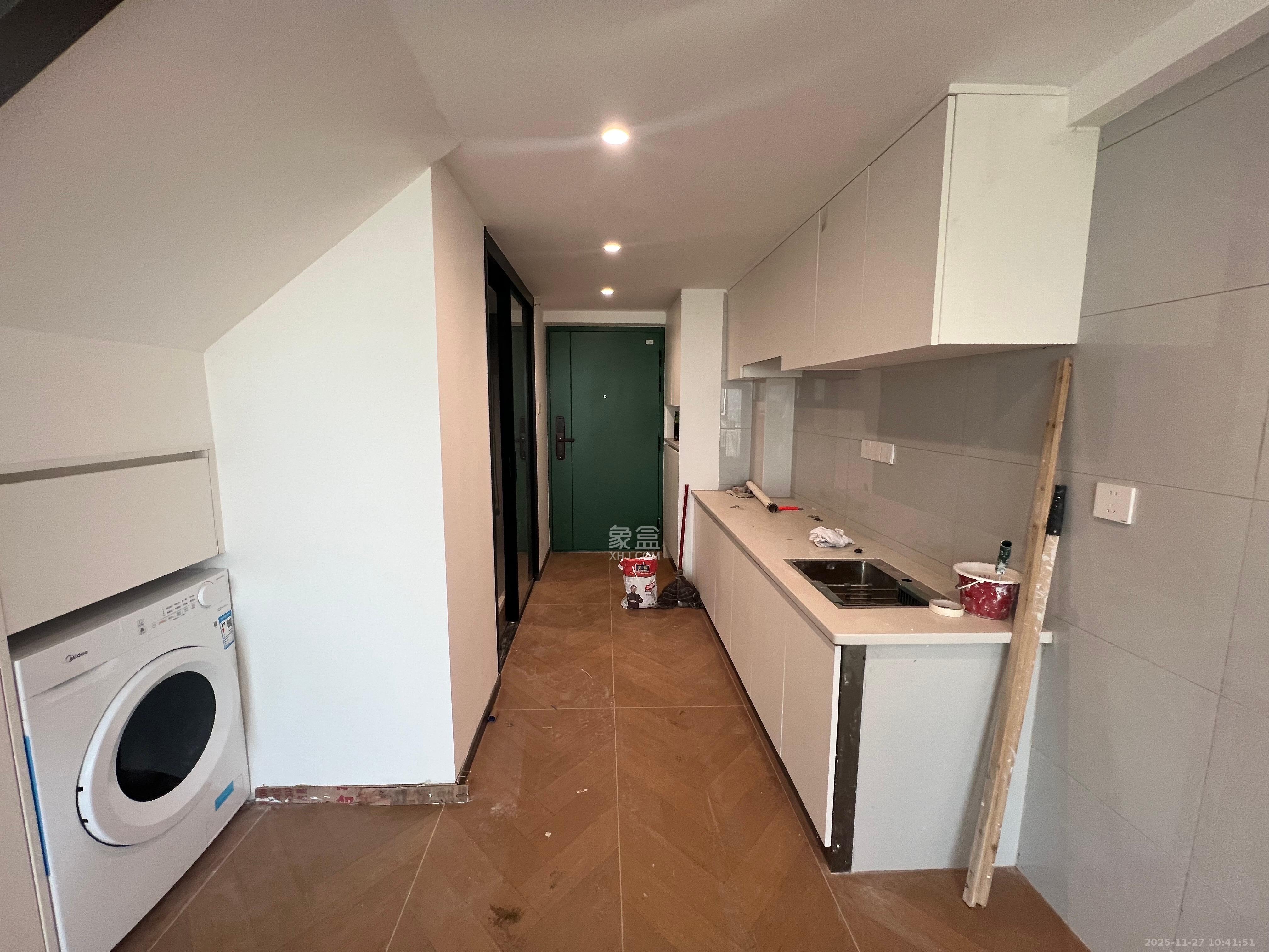 绿地V岛  1室0厅0卫    2600.0元/月室内图