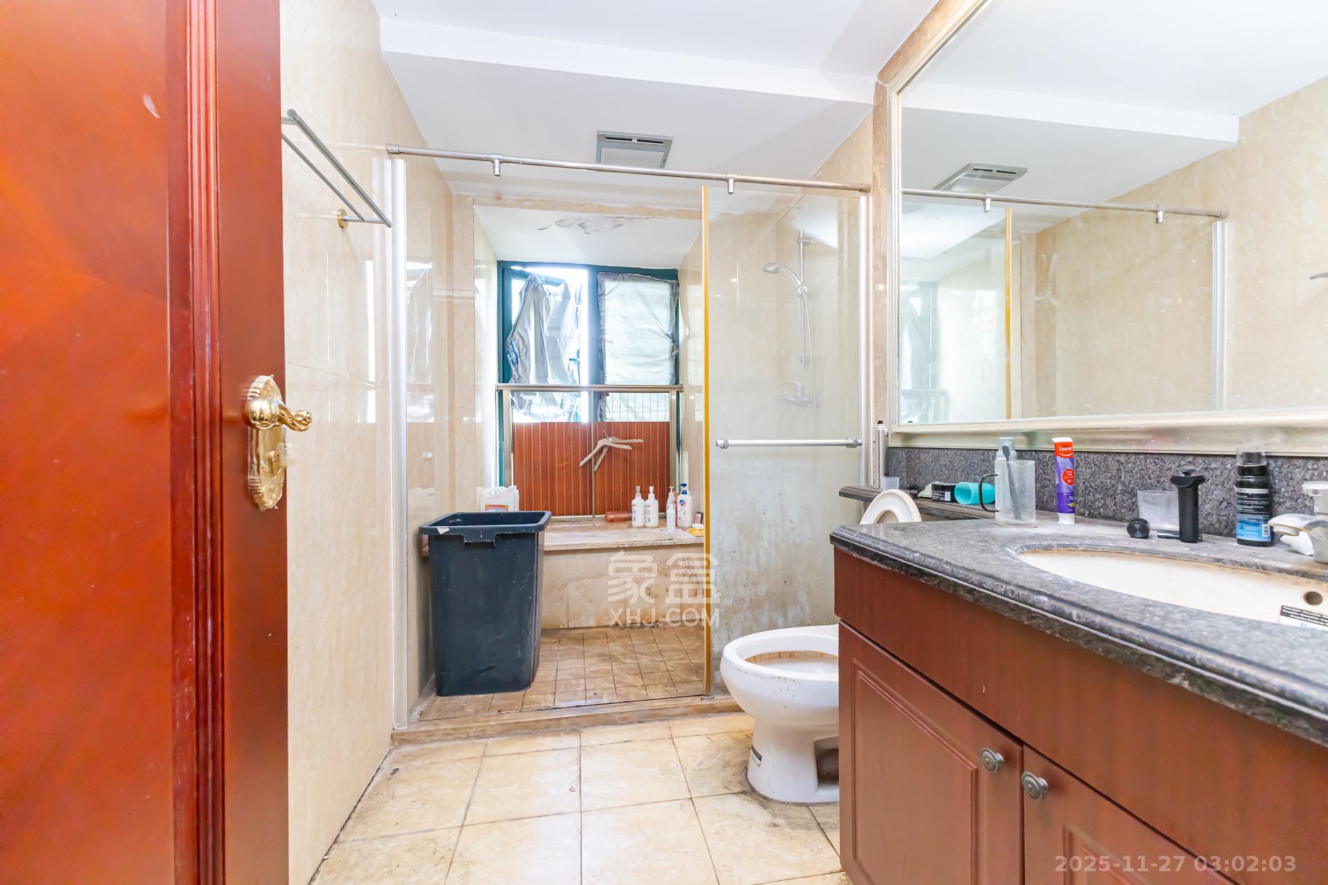 恒大名都 4室2厅4卫 140.0万 恒大名都 4室2厅4卫 140.0万卫生间