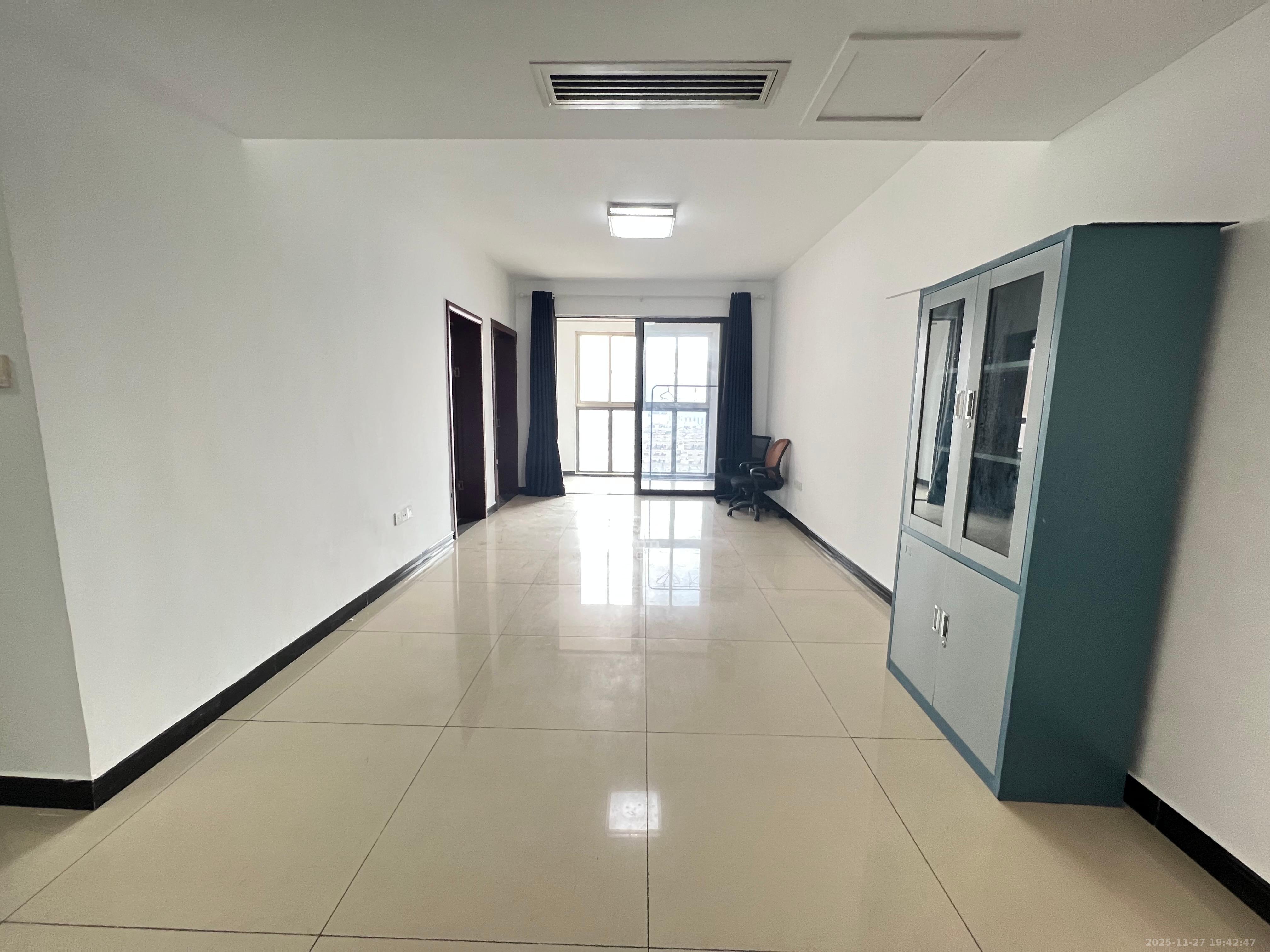 华晨国际公馆  3室2厅1卫    3200.0元/月