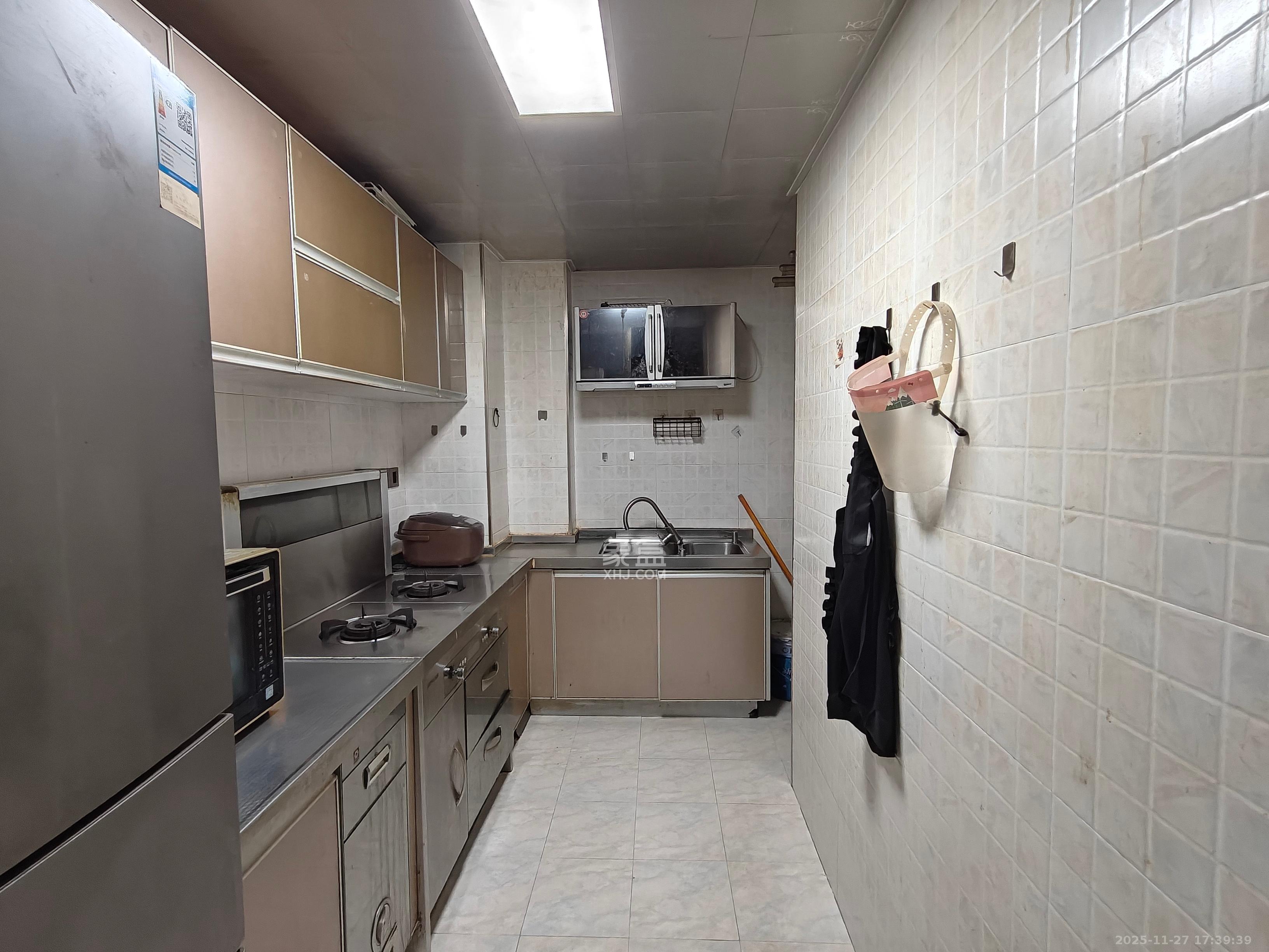 三一街区  2室2厅1卫    1800.0元/月室内图