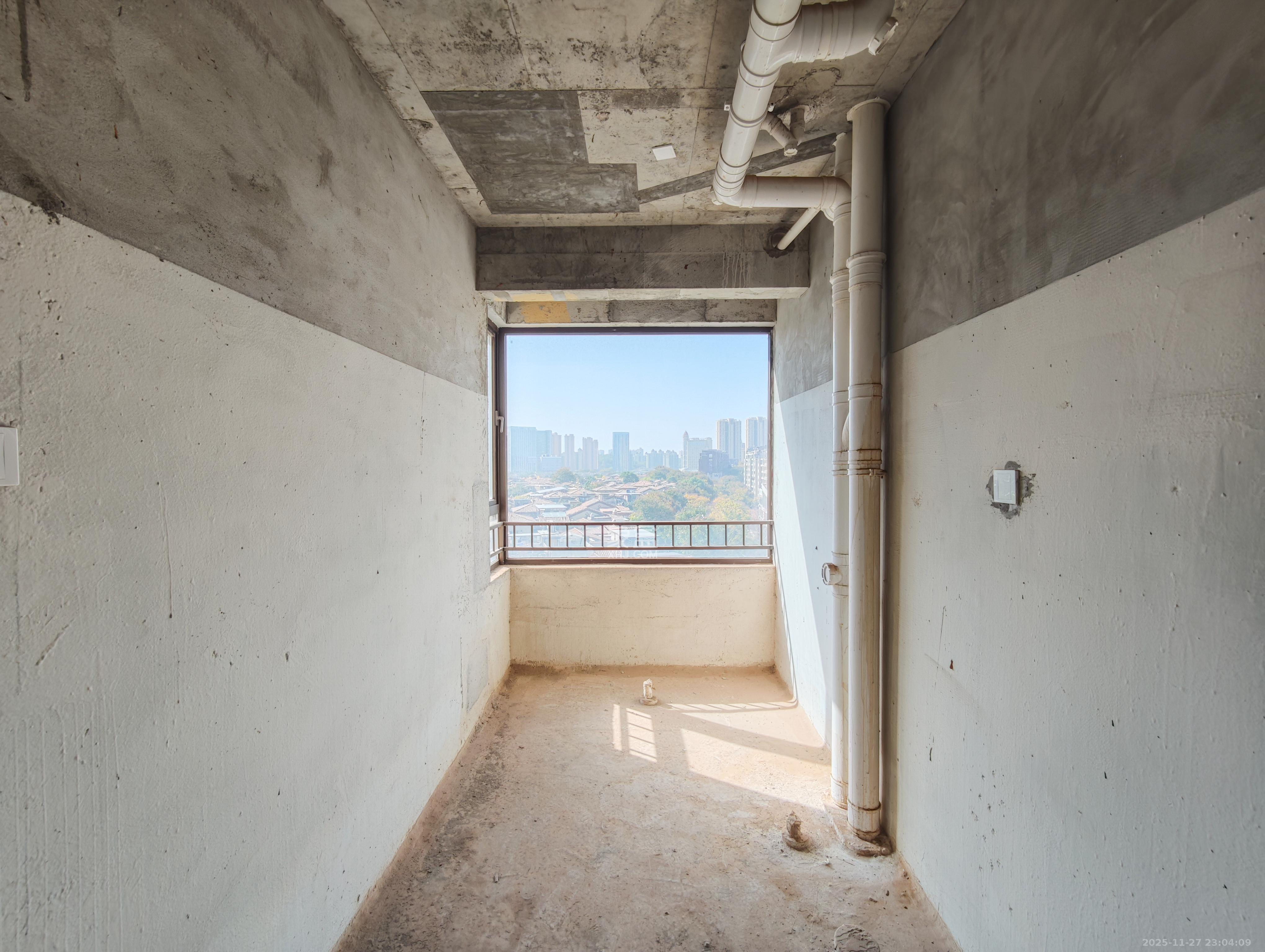 保利城(中航城国际社区、郡原美村) 4室2厅2卫 130.0万 保利城(中航城国际社区、郡原美村) 4室2厅2卫 130.0万阳台