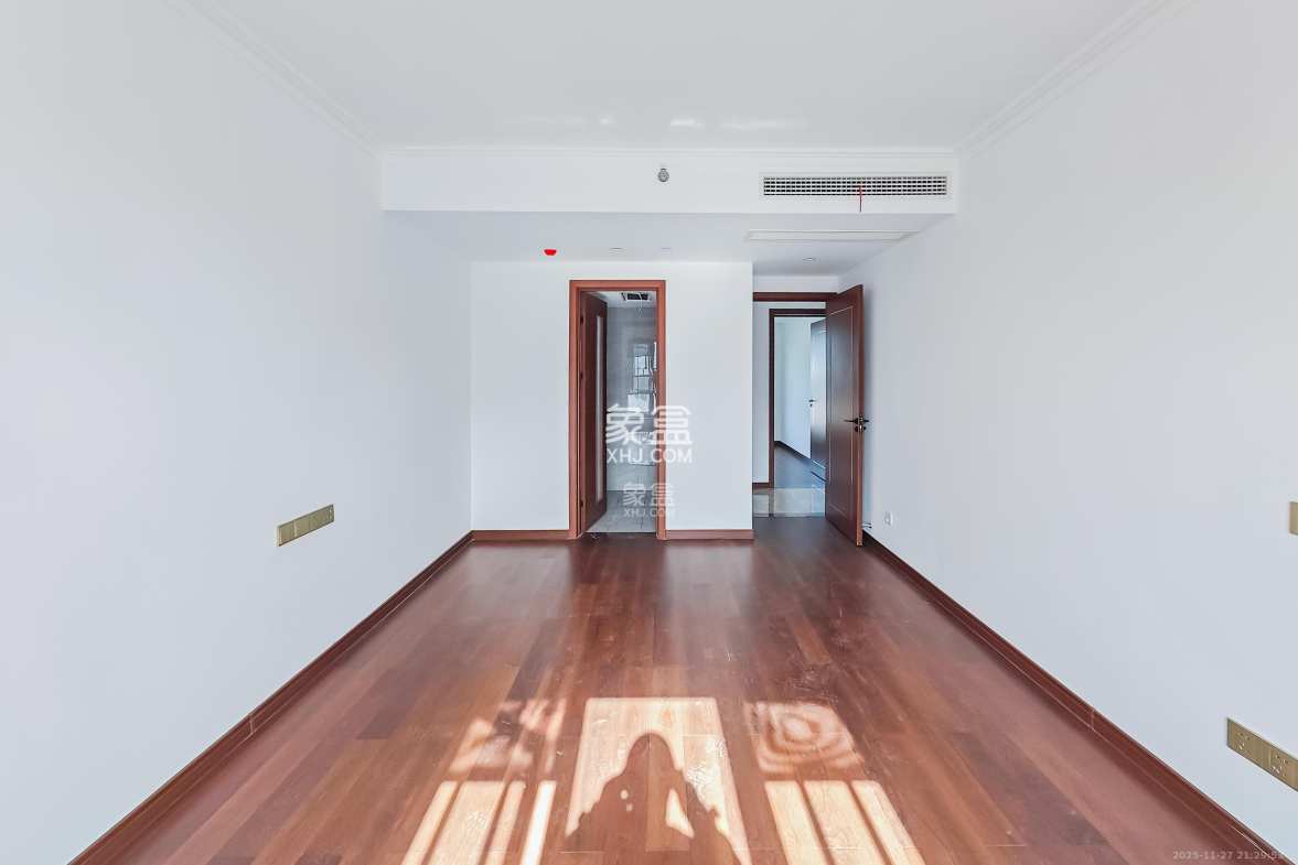 绿地长沙城际空间站(绿地新里佳苑) 4室2厅2卫 138.0万 绿地长沙城际空间站(绿地新里佳苑) 4室2厅2卫 138.0万卧室