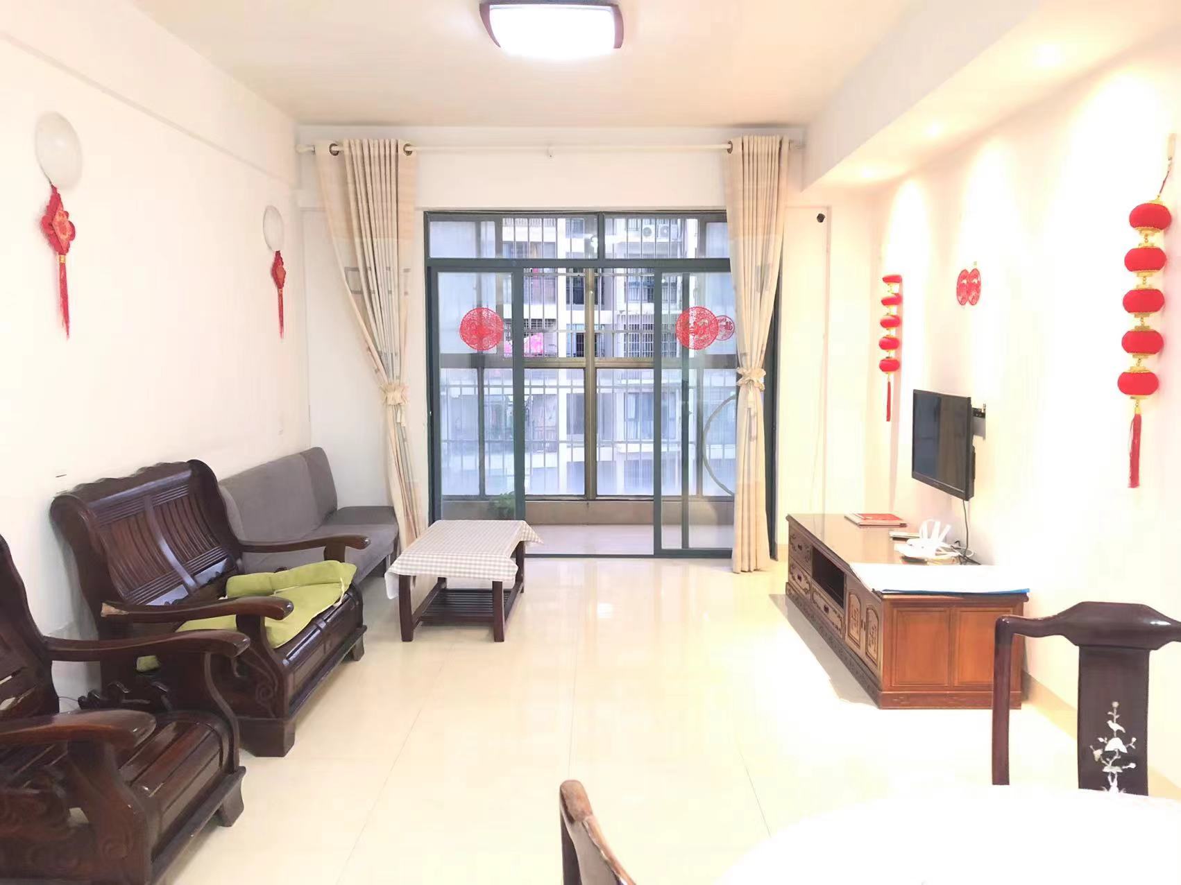 玉龙湾  2室2厅1卫    2300.0元/月