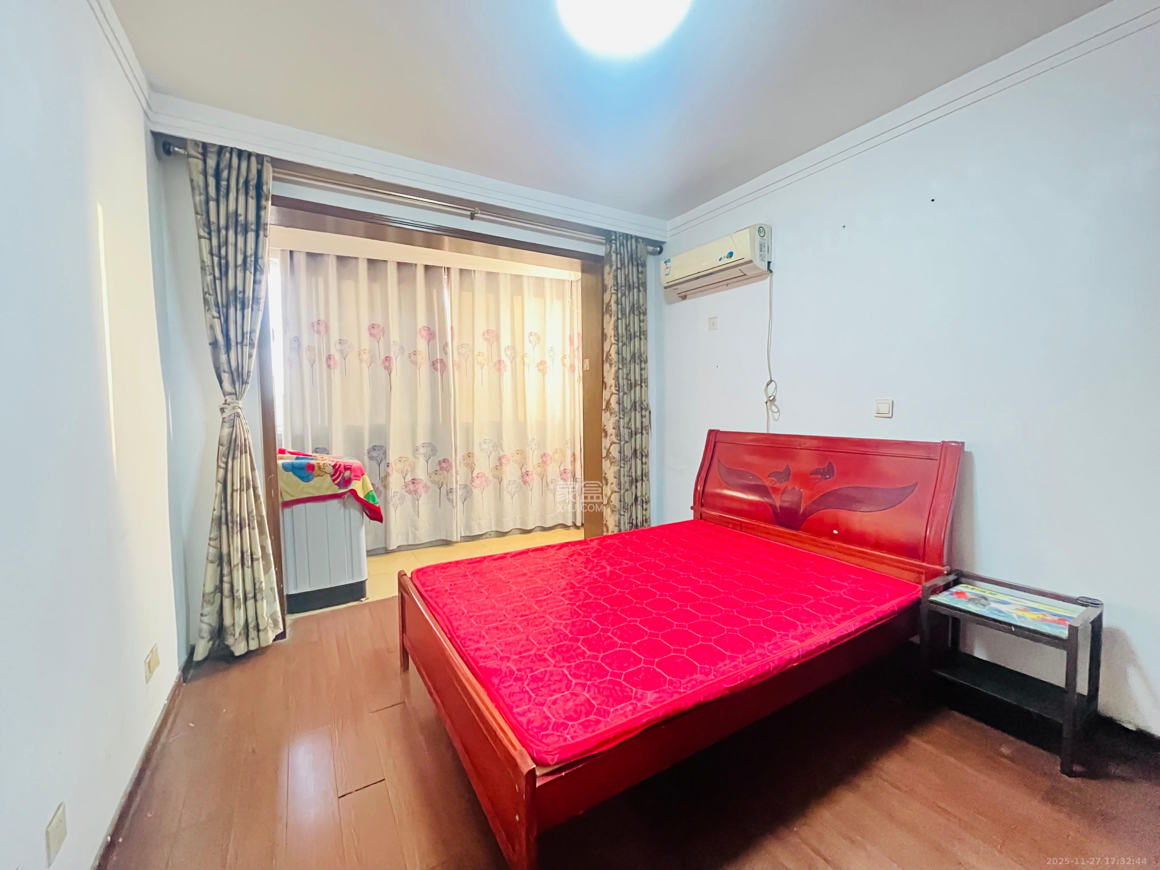 陡岭社区 2室1厅1卫 1600.0元/月 陡岭社区 2室1厅1卫 1600.0元/月室内图