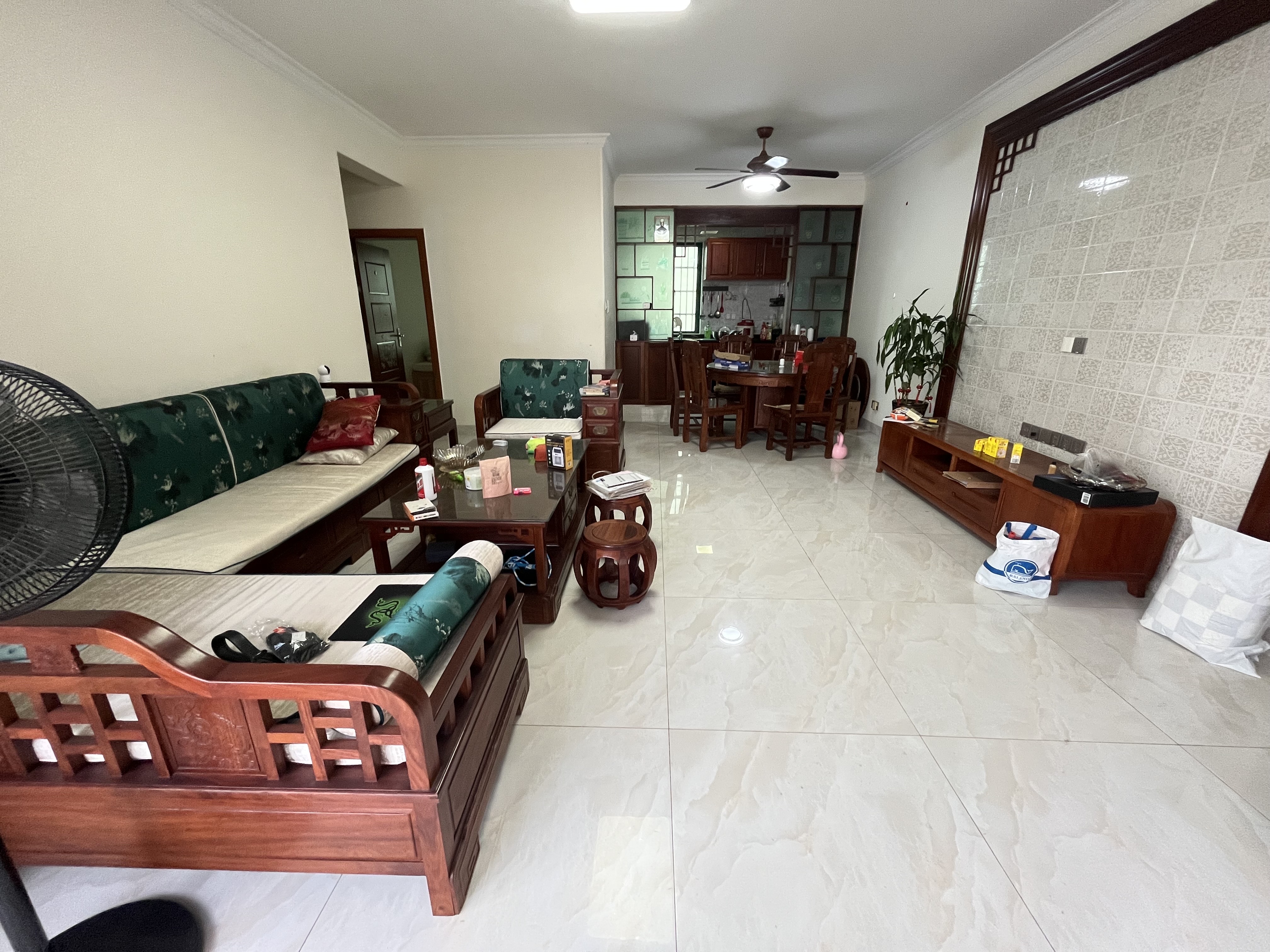 景观花园 3室2厅1卫 2500.0元/月 景观花园 3室2厅1卫 2500.0元/月室内图