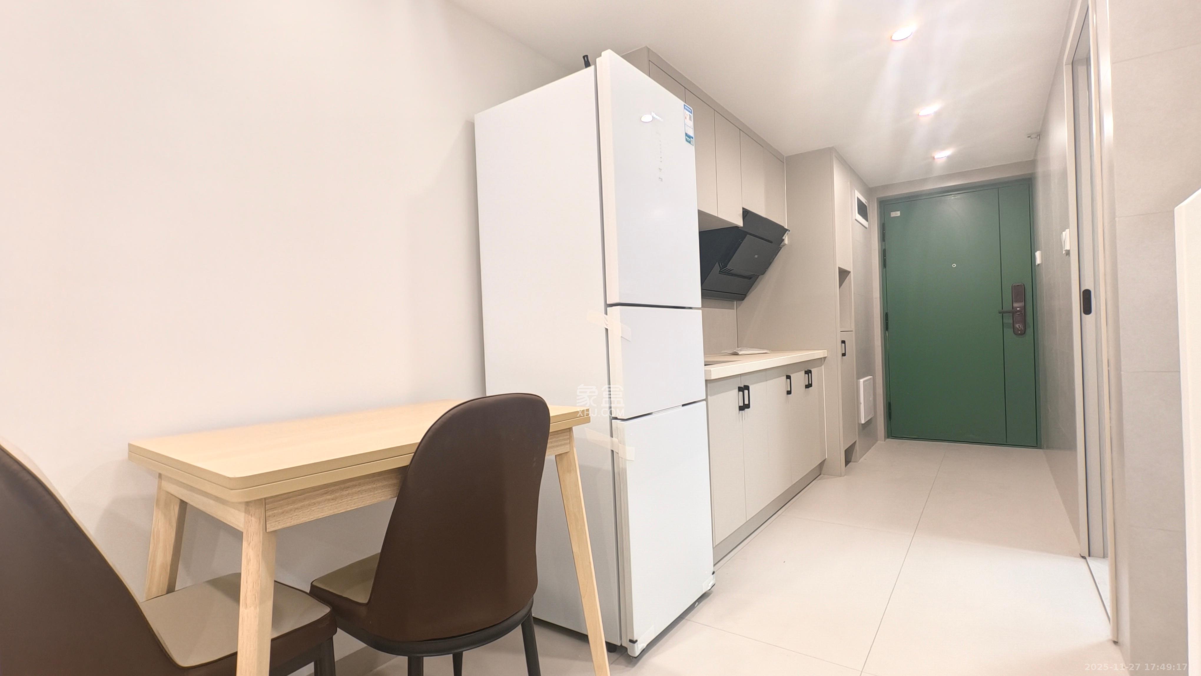 绿地V岛  1室1厅2卫    2300.0元/月室内图