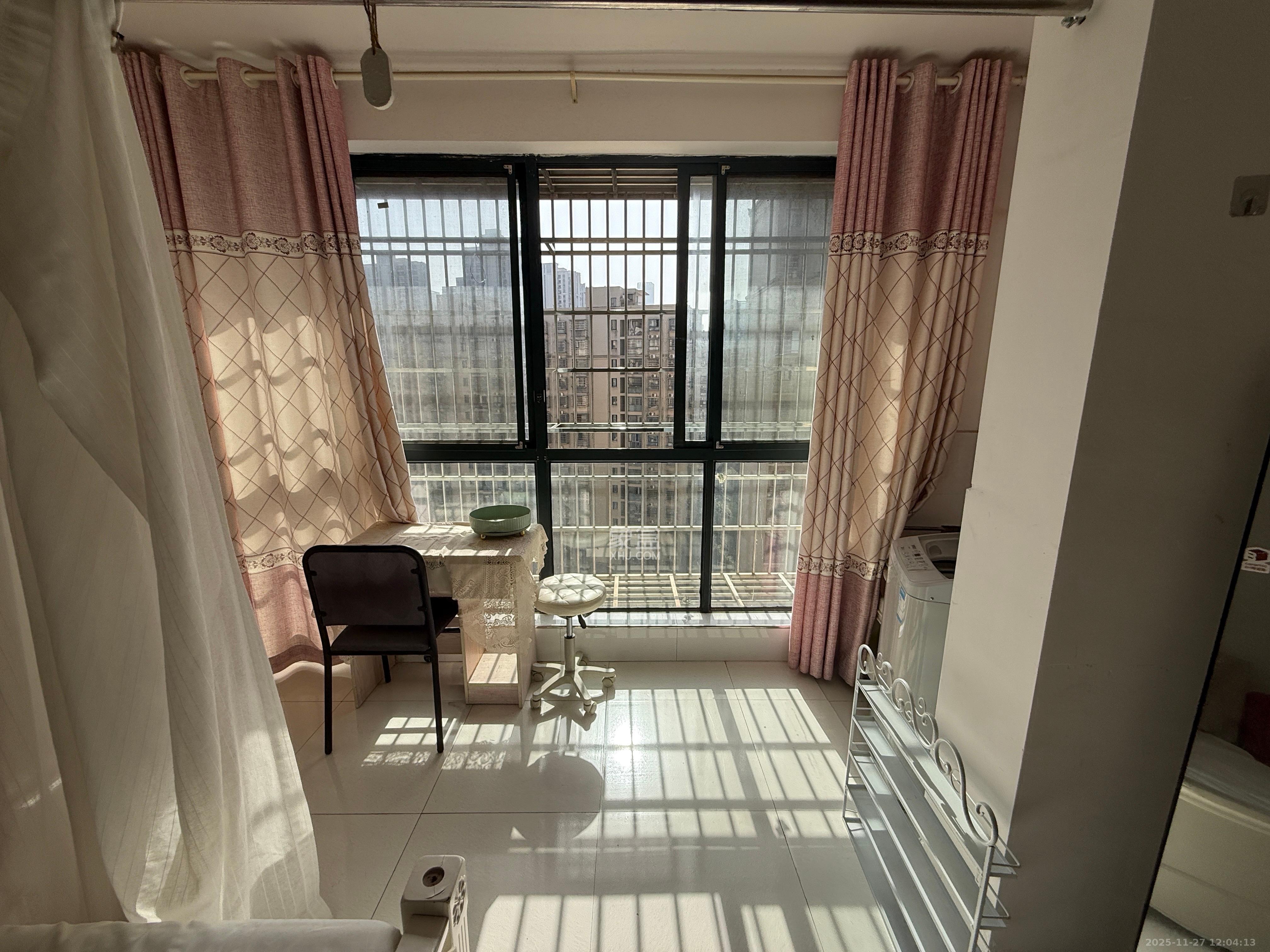 岳华嘉园  1室1厅1卫    1100.0元/月