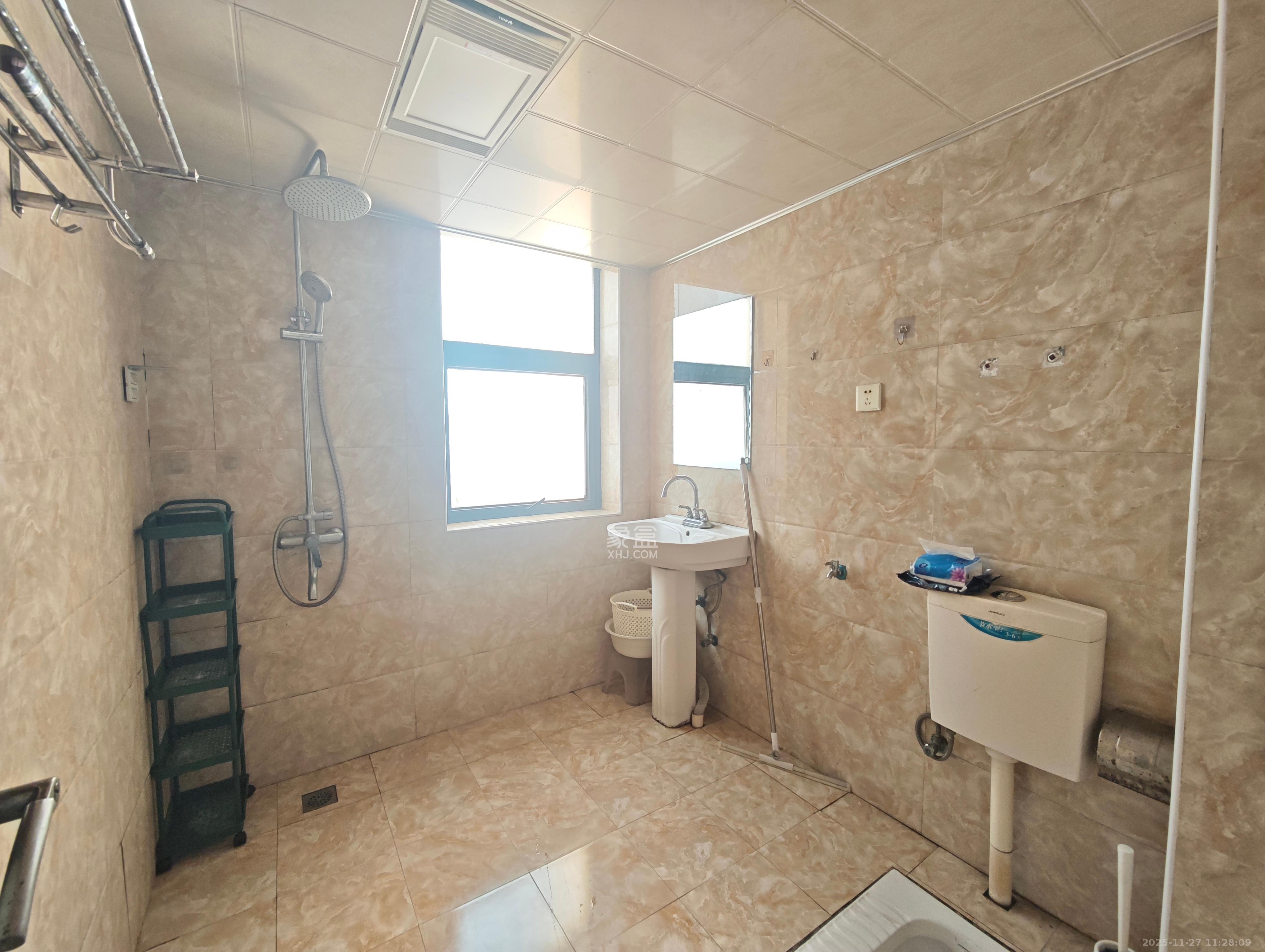 地华梅溪湖畔 3室2厅2卫 2200.0元/月 地华梅溪湖畔 3室2厅2卫 2200.0元/月室内图