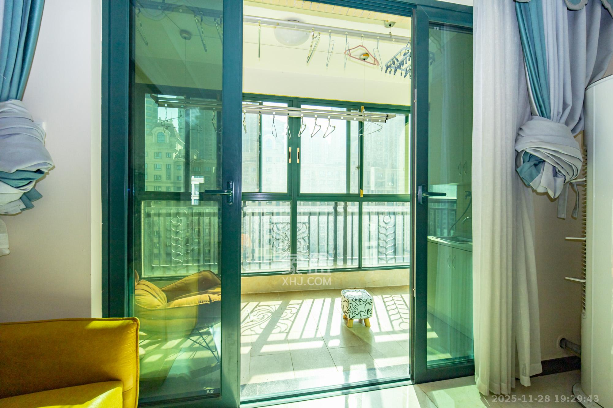 恒大雅苑  3室2厅2卫    110.0万阳台