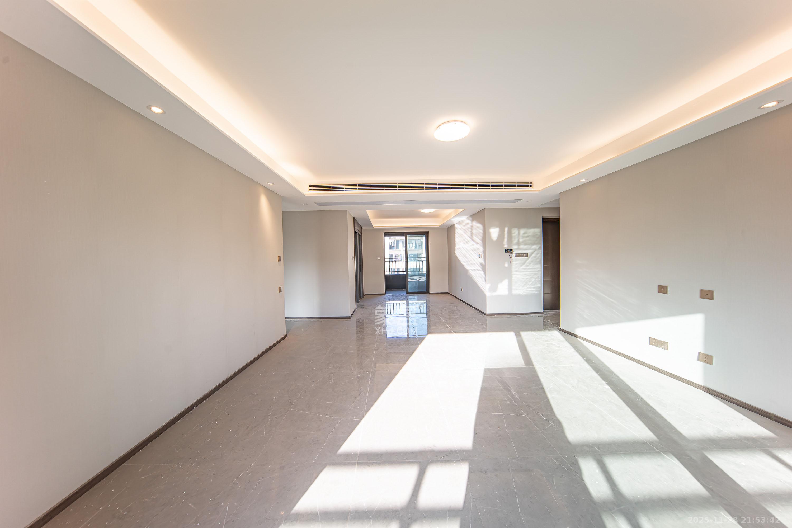 龙湖江与城 4室2厅2卫 159.0万 龙湖江与城 4室2厅2卫 159.0万客厅