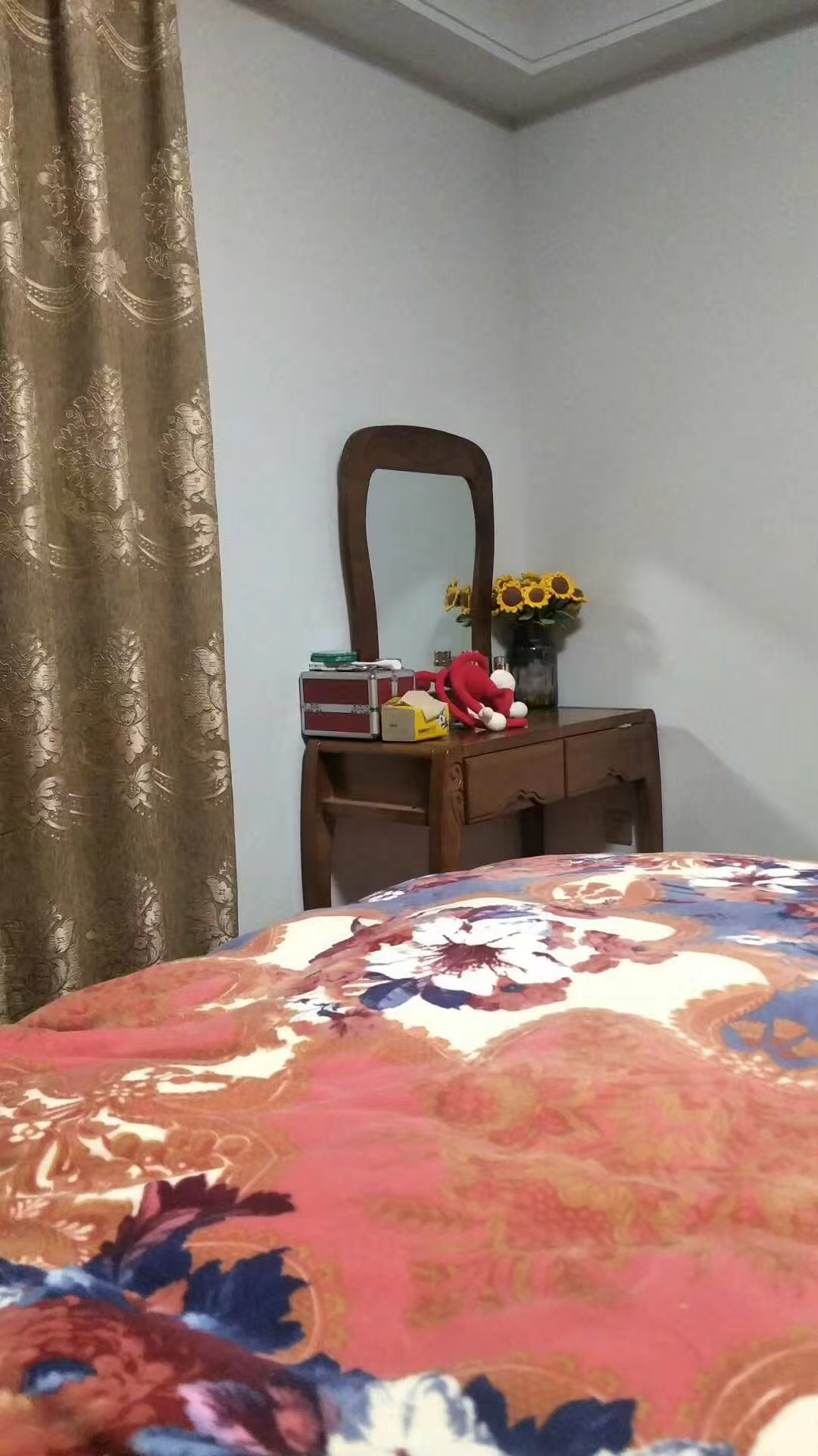 东岳新外滩 4室2厅2卫 95.8万 东岳新外滩 4室2厅2卫 95.8万客厅