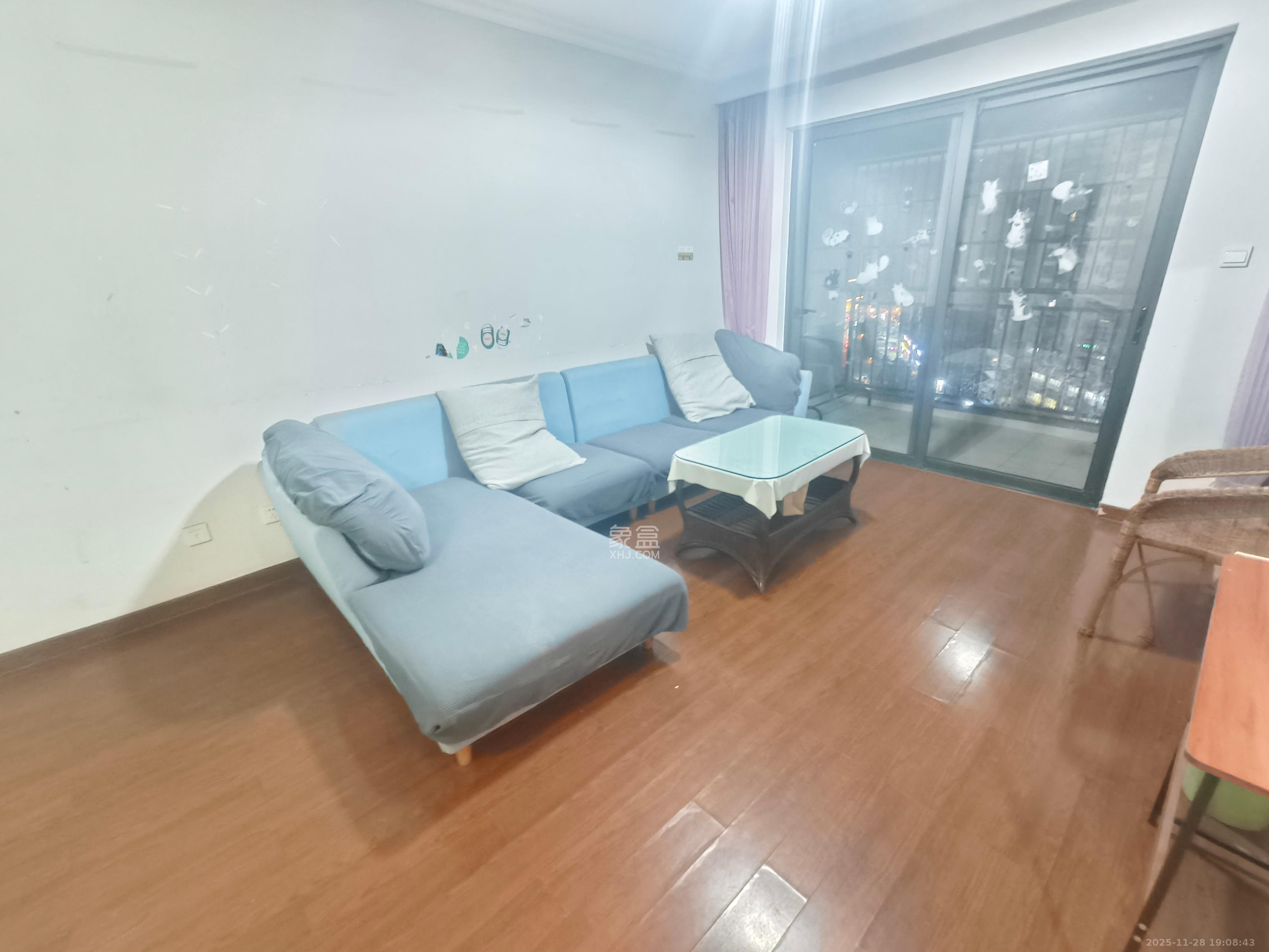 万科城市花园  1室2厅1卫    1900.0元/月