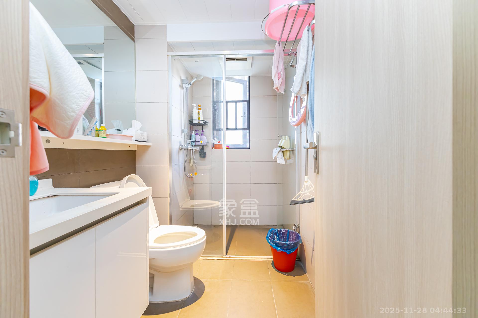 时代倾城五期 4室2厅2卫 87.0万 时代倾城五期 4室2厅2卫 87.0万卫生间