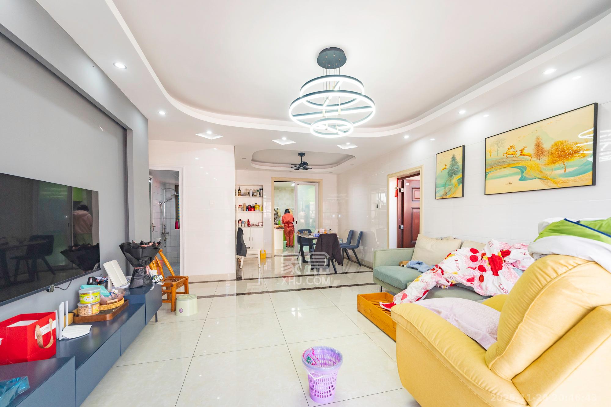 家和院  4室2厅2卫    95.0万客厅