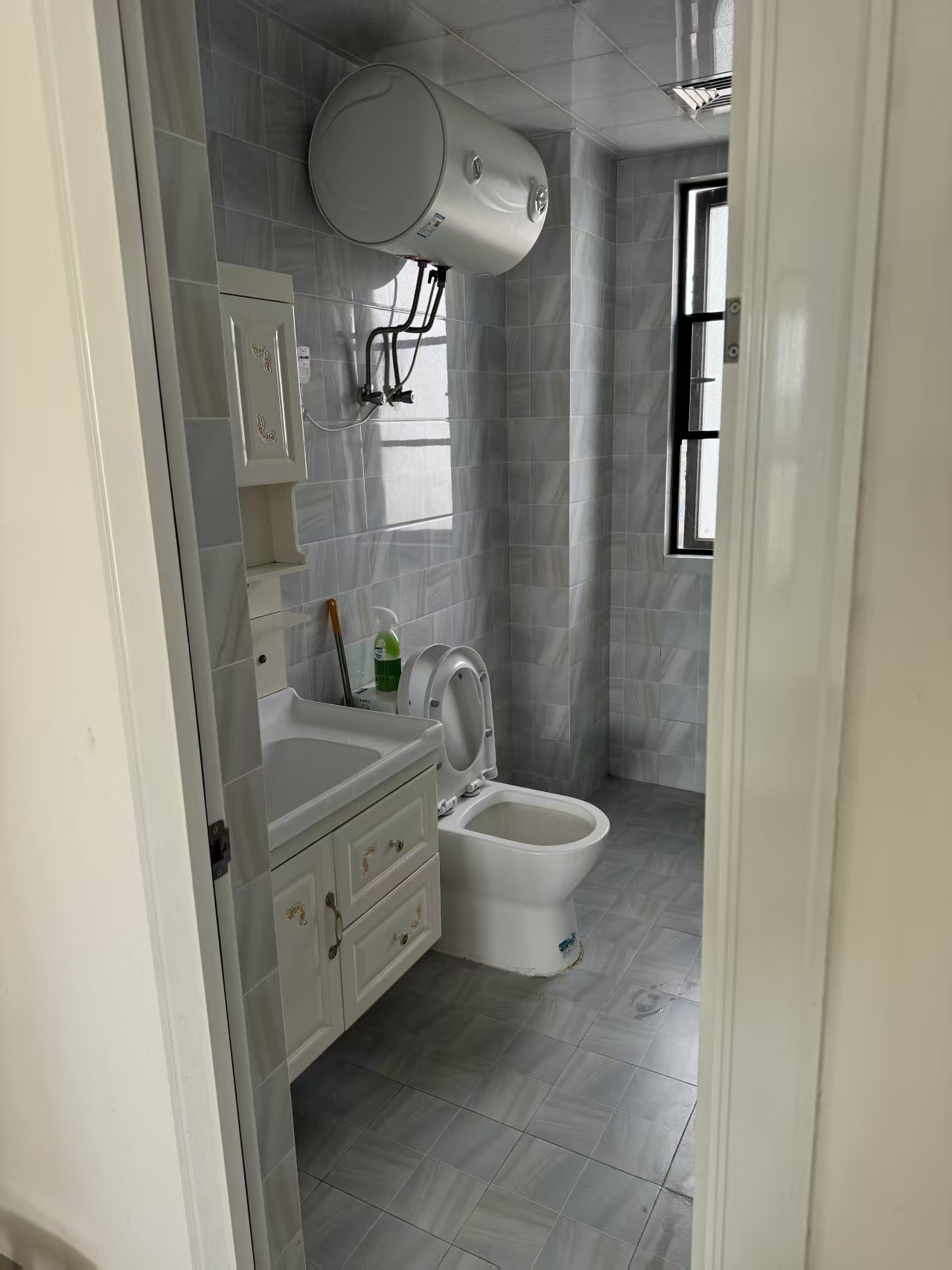 绿地城逸园 4室2厅2卫 2600.0元/月 绿地城逸园 4室2厅2卫 2600.0元/月室内图