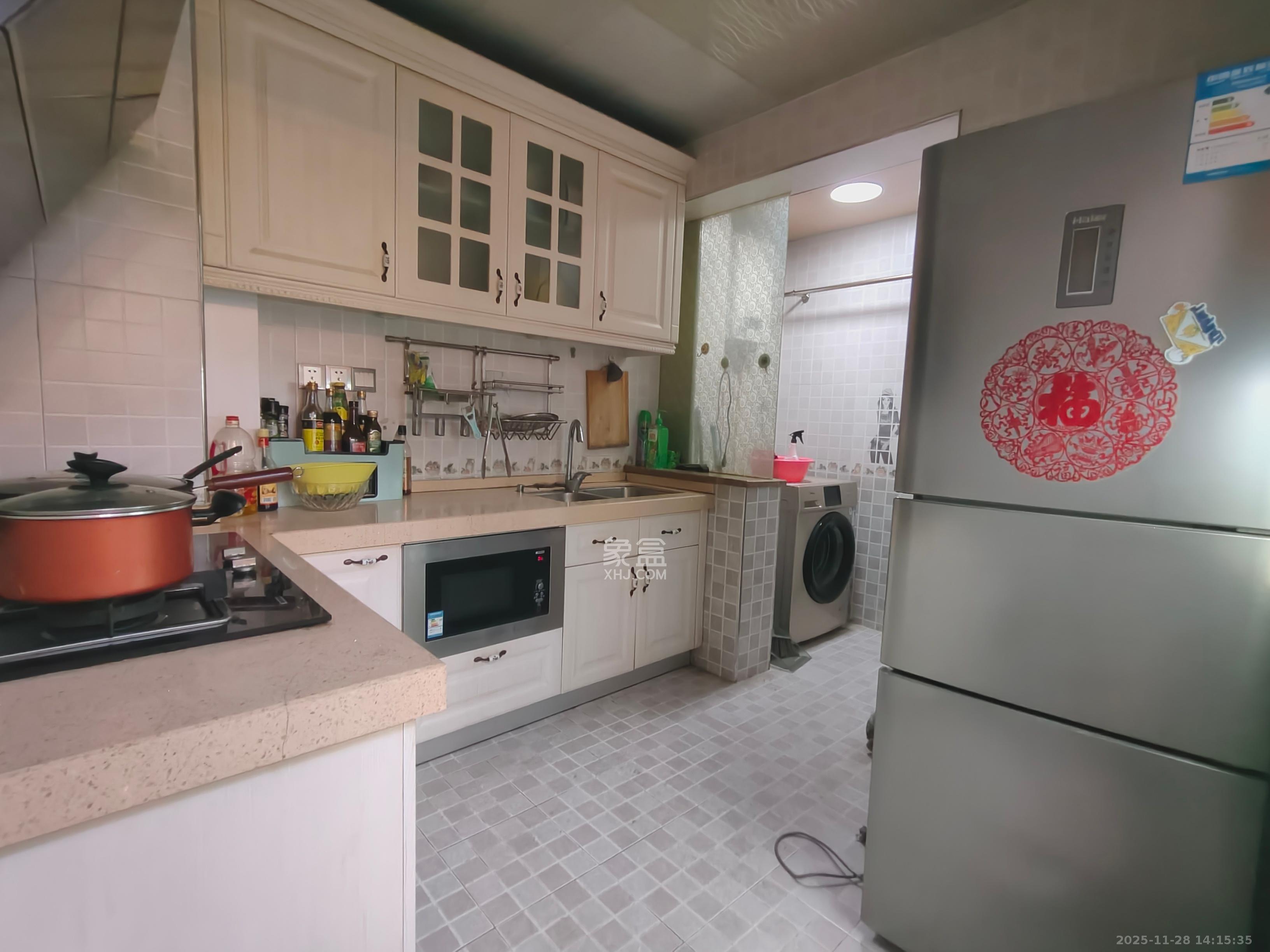 金领家族 2室2厅1卫 2200.0元/月 金领家族 2室2厅1卫 2200.0元/月室内图