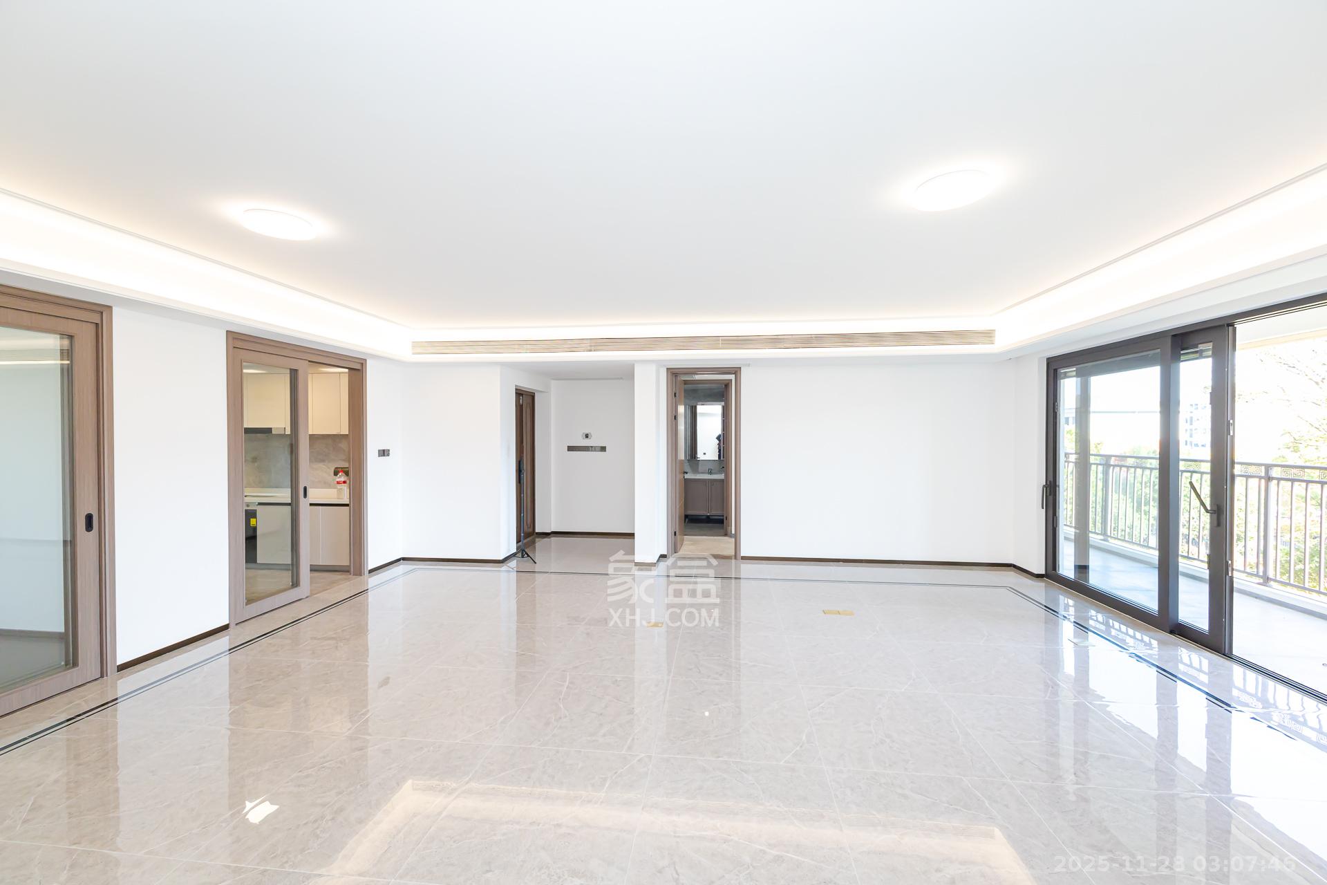 时代建发和著 4室2厅3卫 319.0万 时代建发和著 4室2厅3卫 319.0万客厅