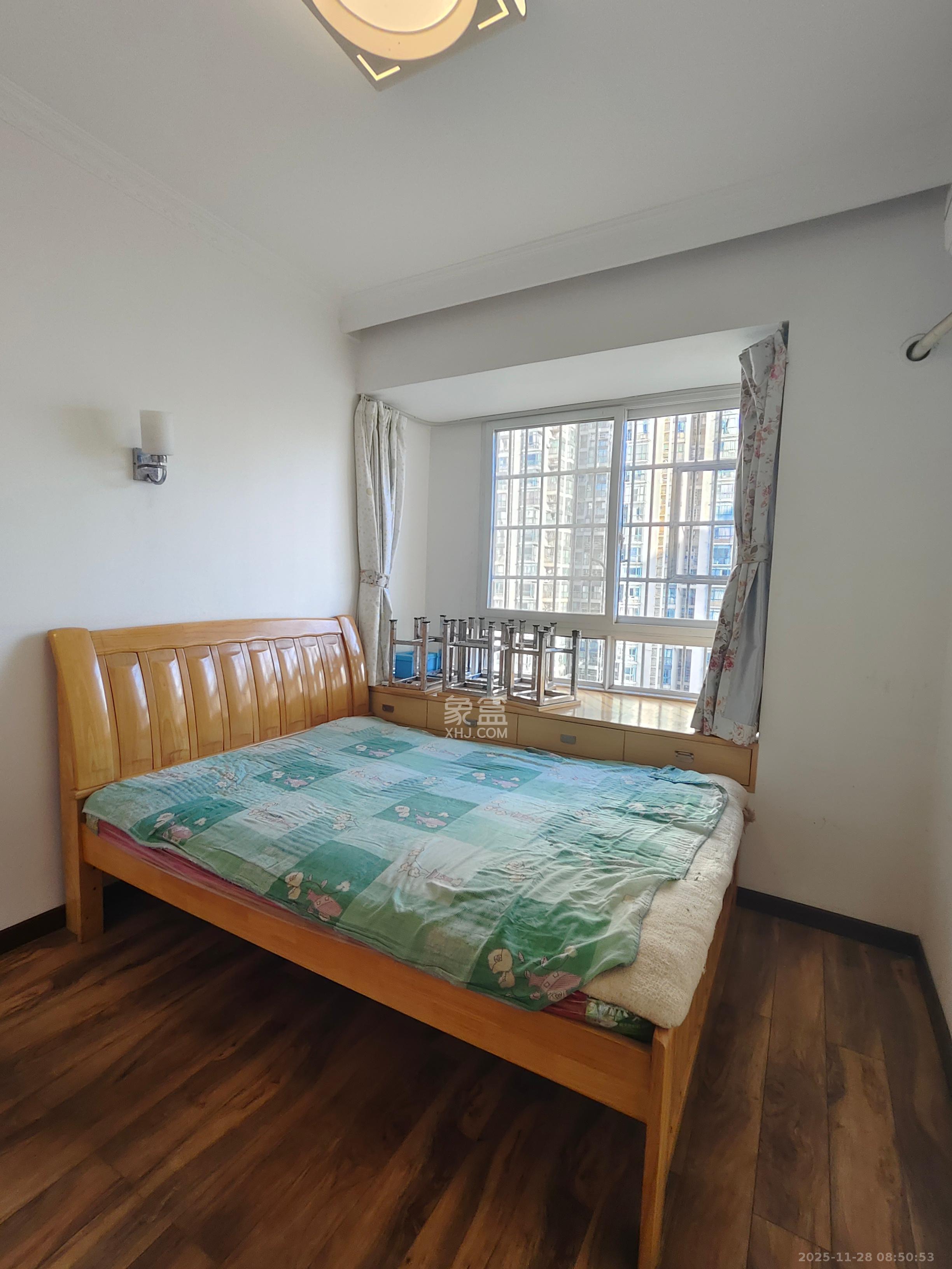 圣力华苑  3室2厅2卫    1800.0元/月室内图