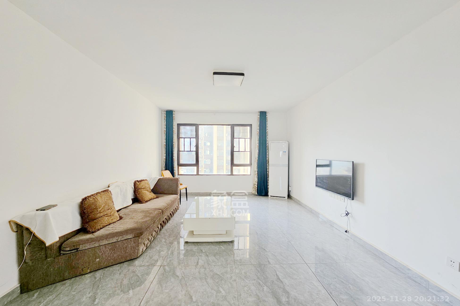 阳光城尚东湾青云苑 3室2厅1卫 92.0万 阳光城尚东湾青云苑 3室2厅1卫 92.0万客厅