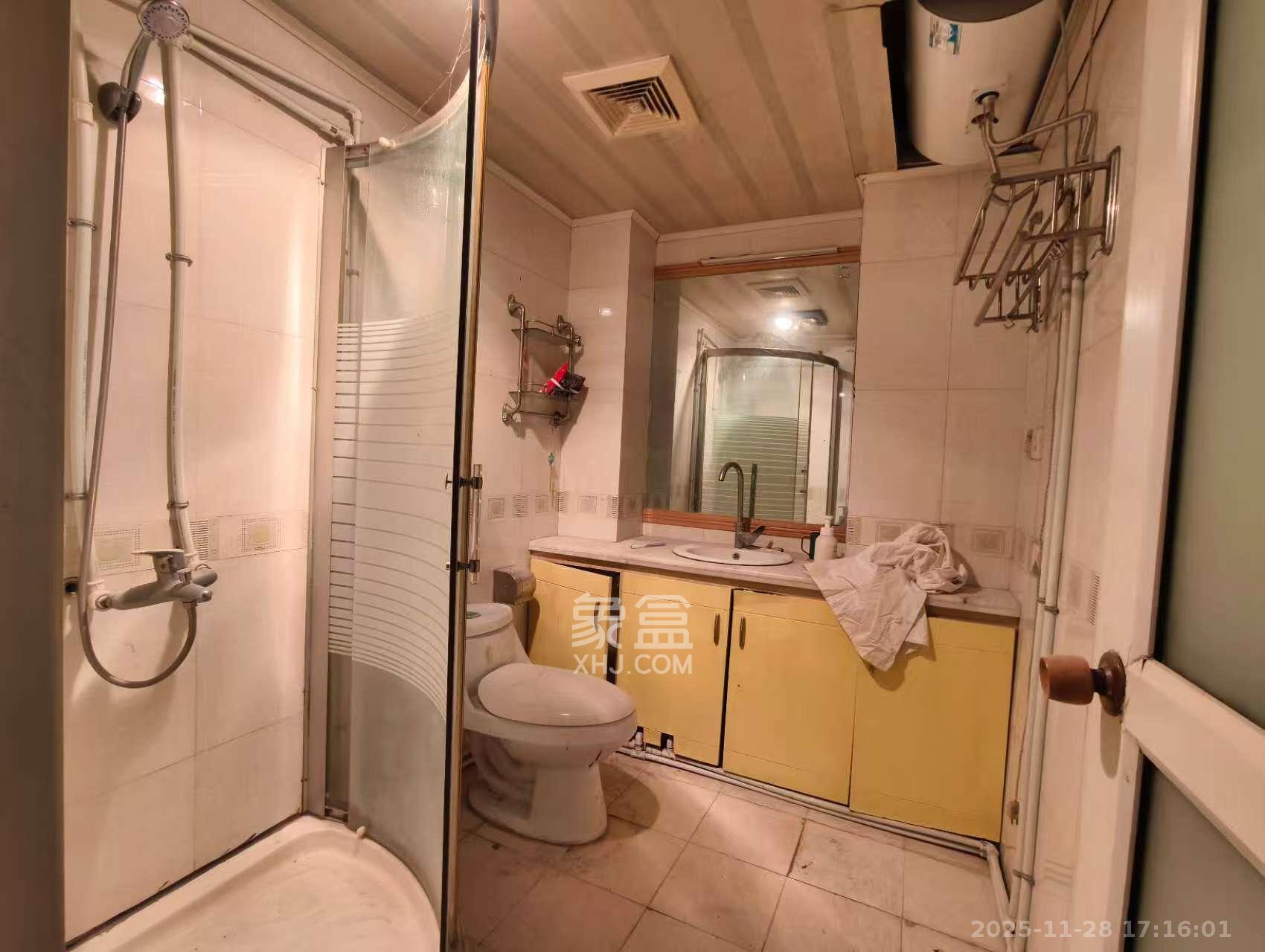 新世纪家园  3室2厅2卫    2500.0元/月室内图