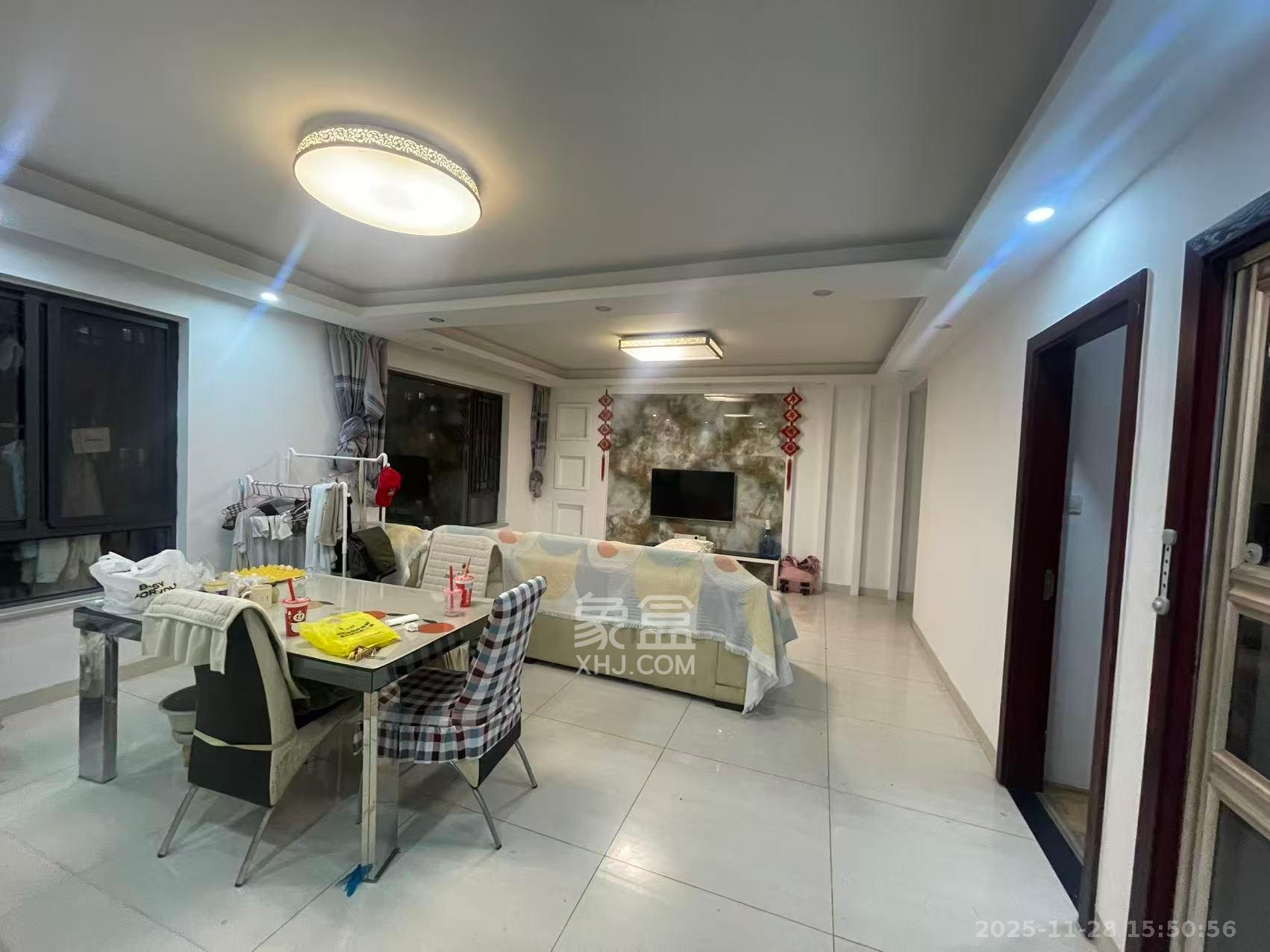 华润凤凰城二期  3室2厅2卫    2000.0元/月室内图1