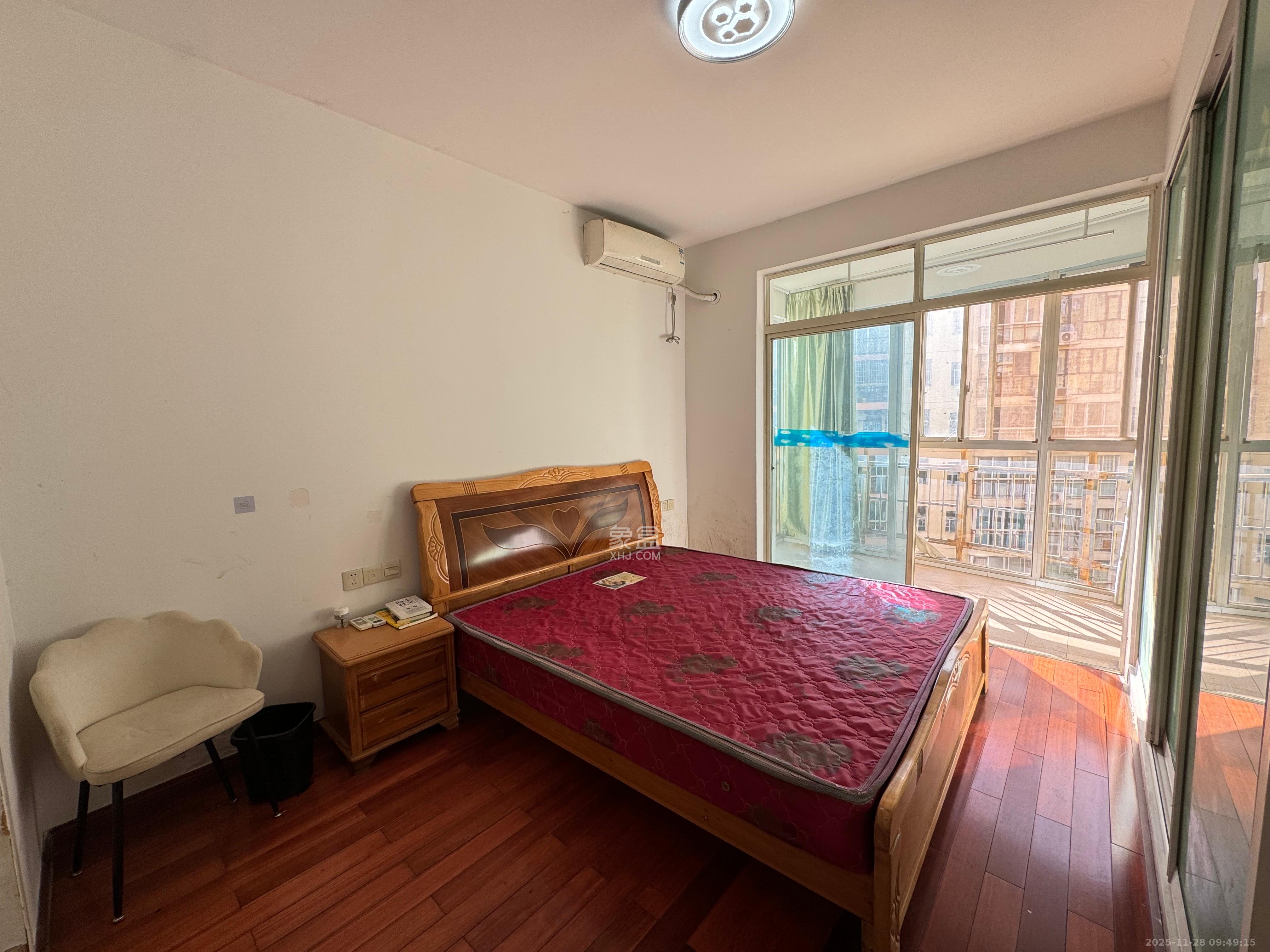 书香名邸  3室2厅2卫    2700.0元/月室内图