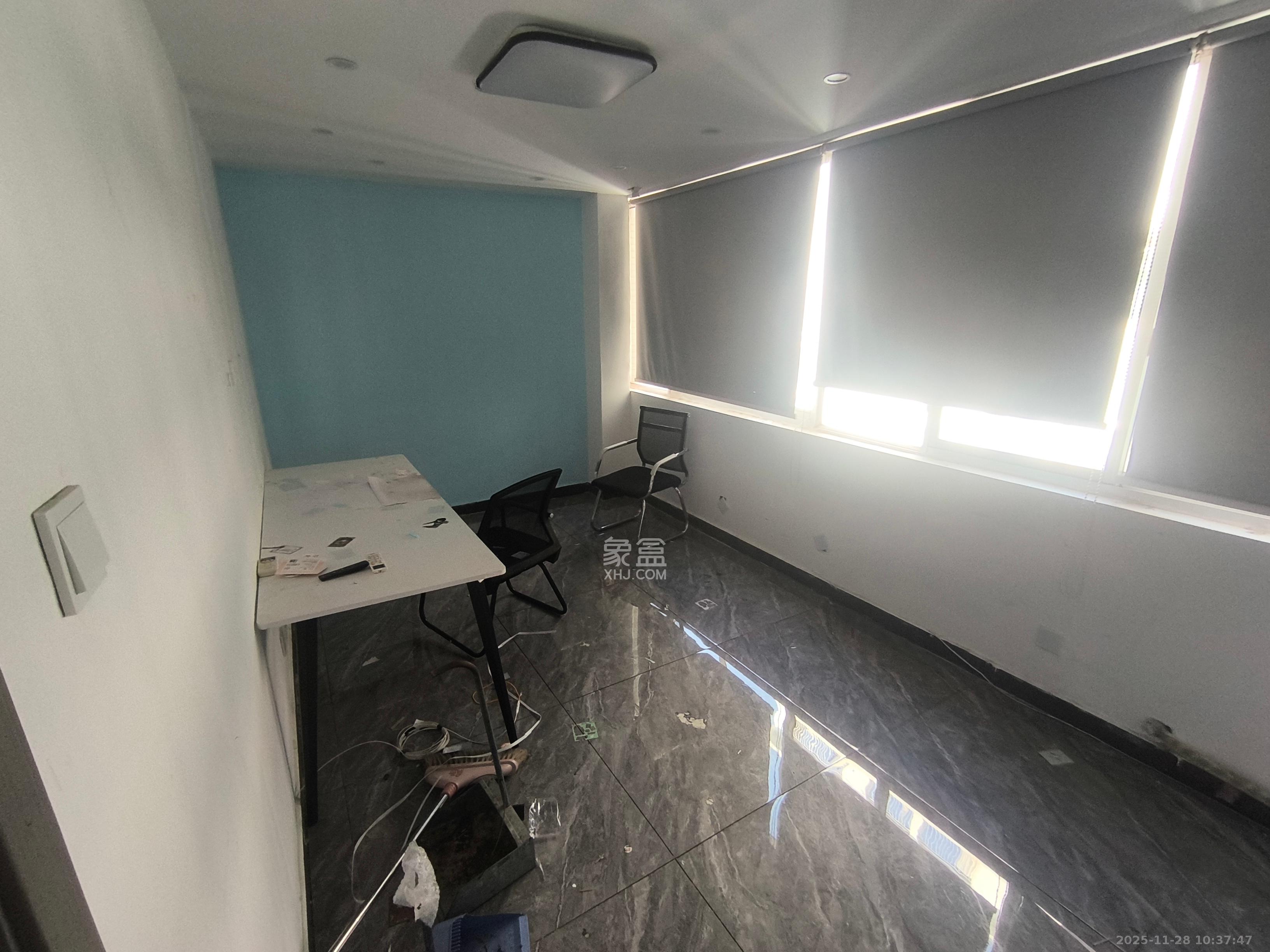 高桥现代商贸城 1室2厅1卫 4500.0元/月 高桥现代商贸城 1室2厅1卫 4500.0元/月室内图