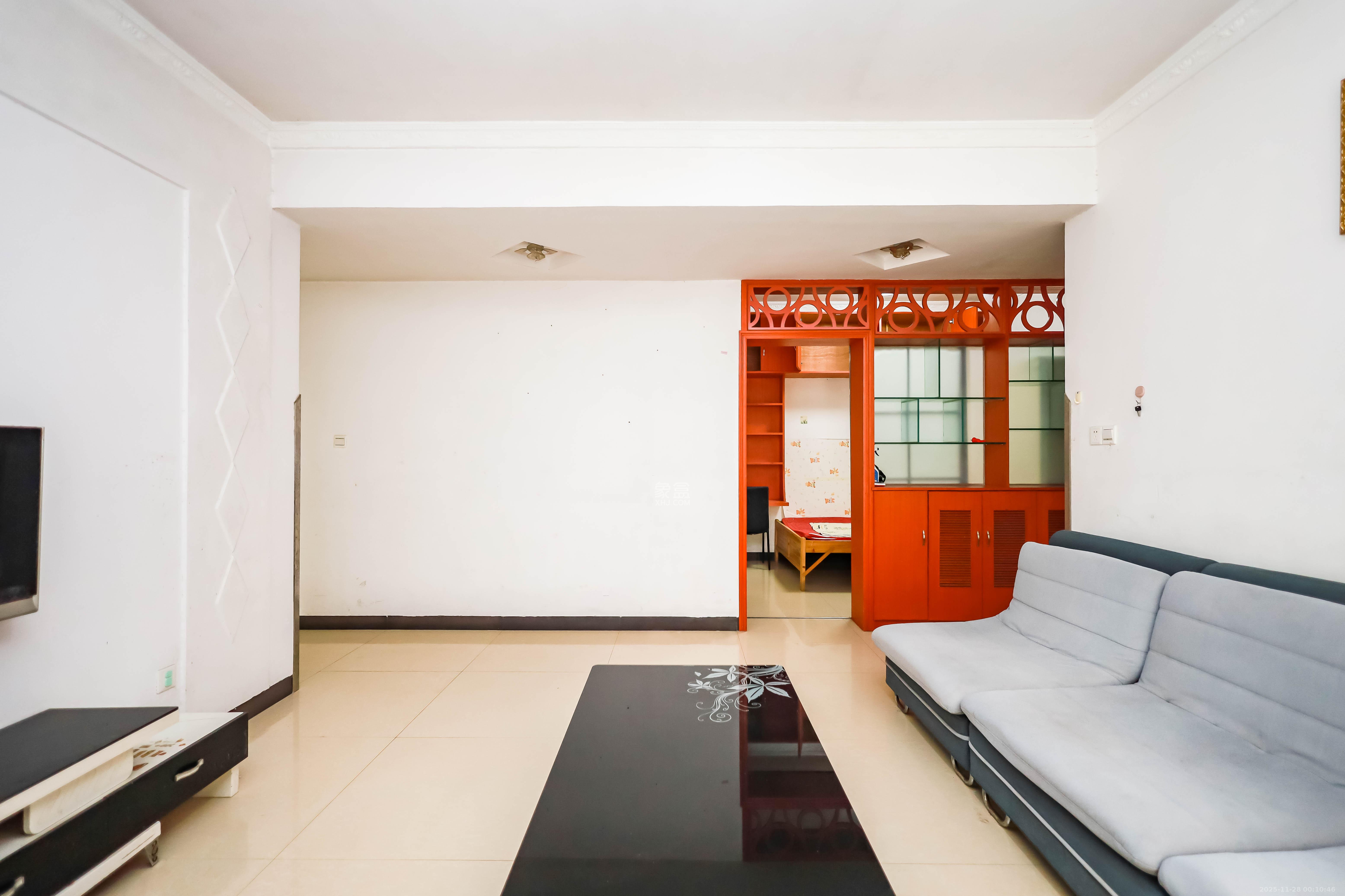 丽都桃源(金峰北院二期) 2室1厅1卫 58.0万 丽都桃源(金峰北院二期) 2室1厅1卫 58.0万客厅