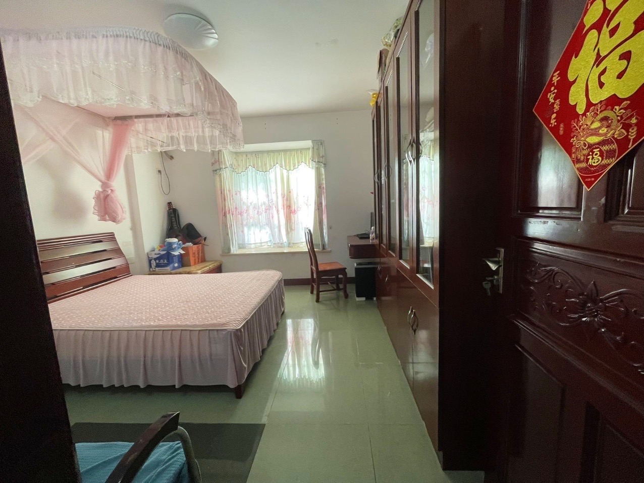 展兴高新花园  3室2厅2卫    145.0万客厅