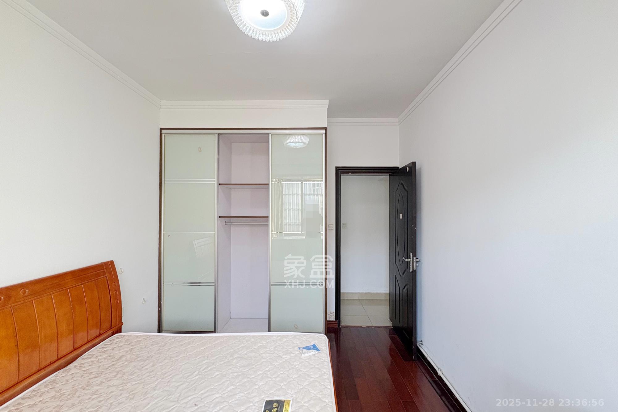 东南明苑  3室0厅0卫    128.0万其他