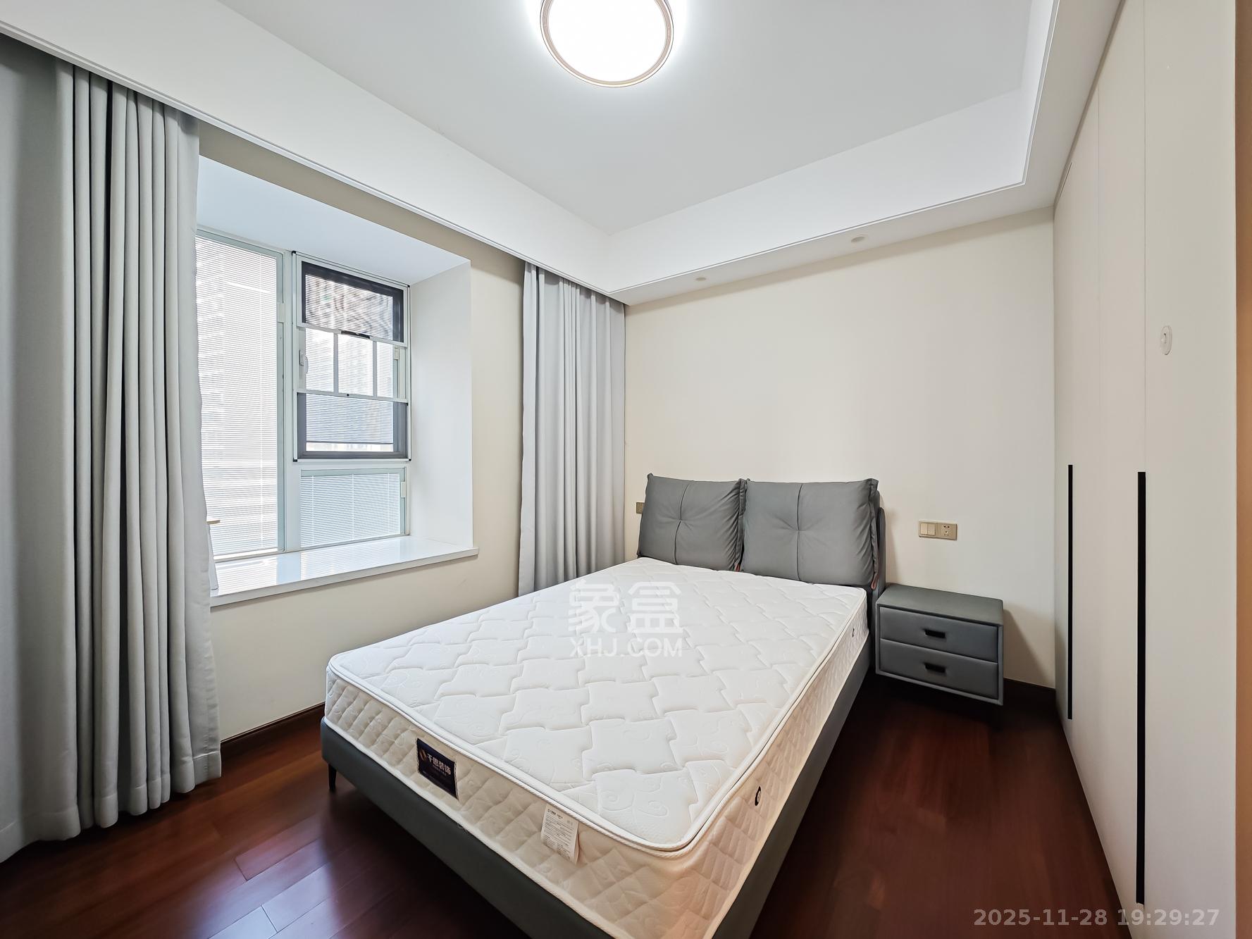 中欣楚天御府E区  4室2厅2卫    218.0万卧室