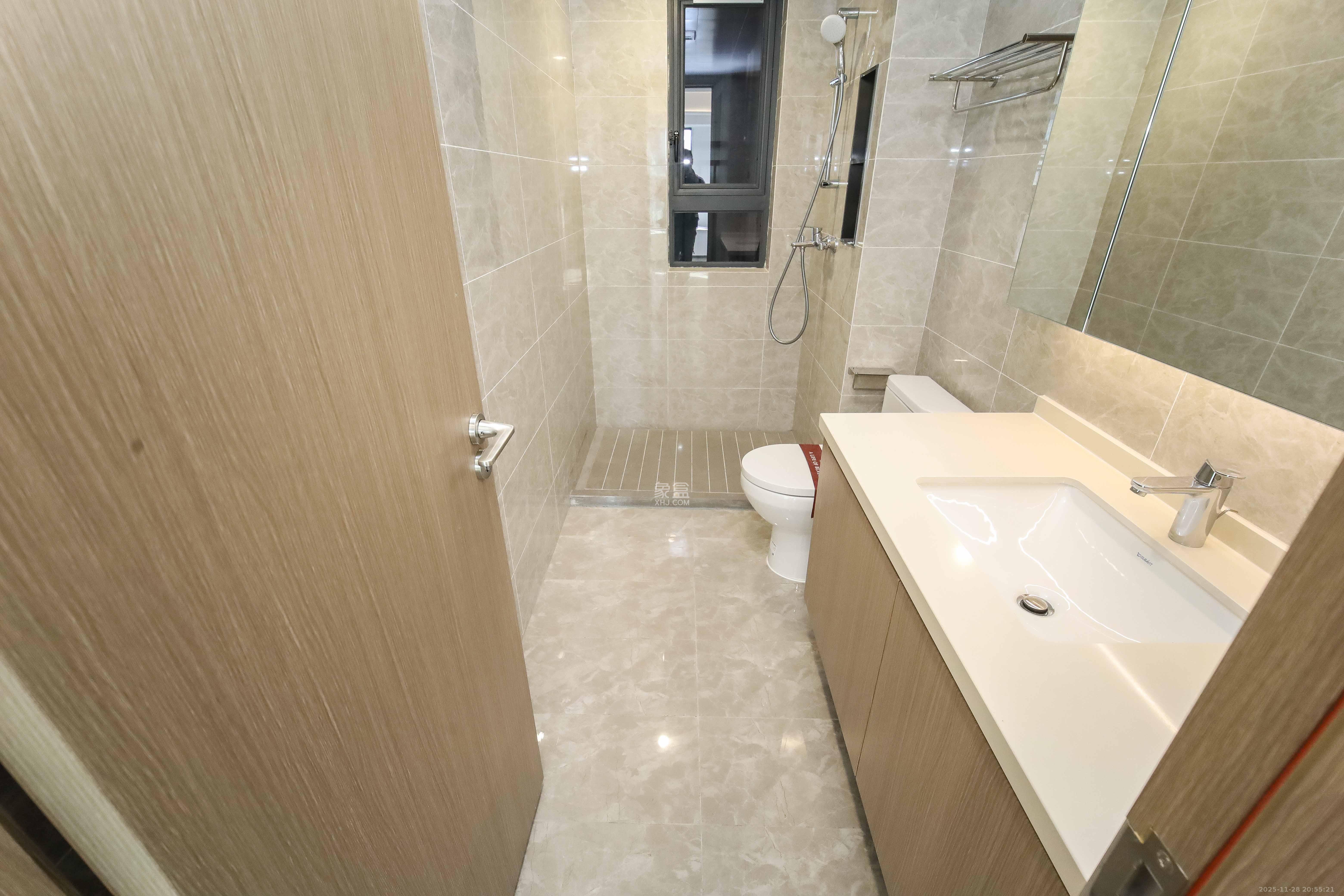 德奥上河城章 3室2厅2卫 150.0万 德奥上河城章 3室2厅2卫 150.0万卫生间