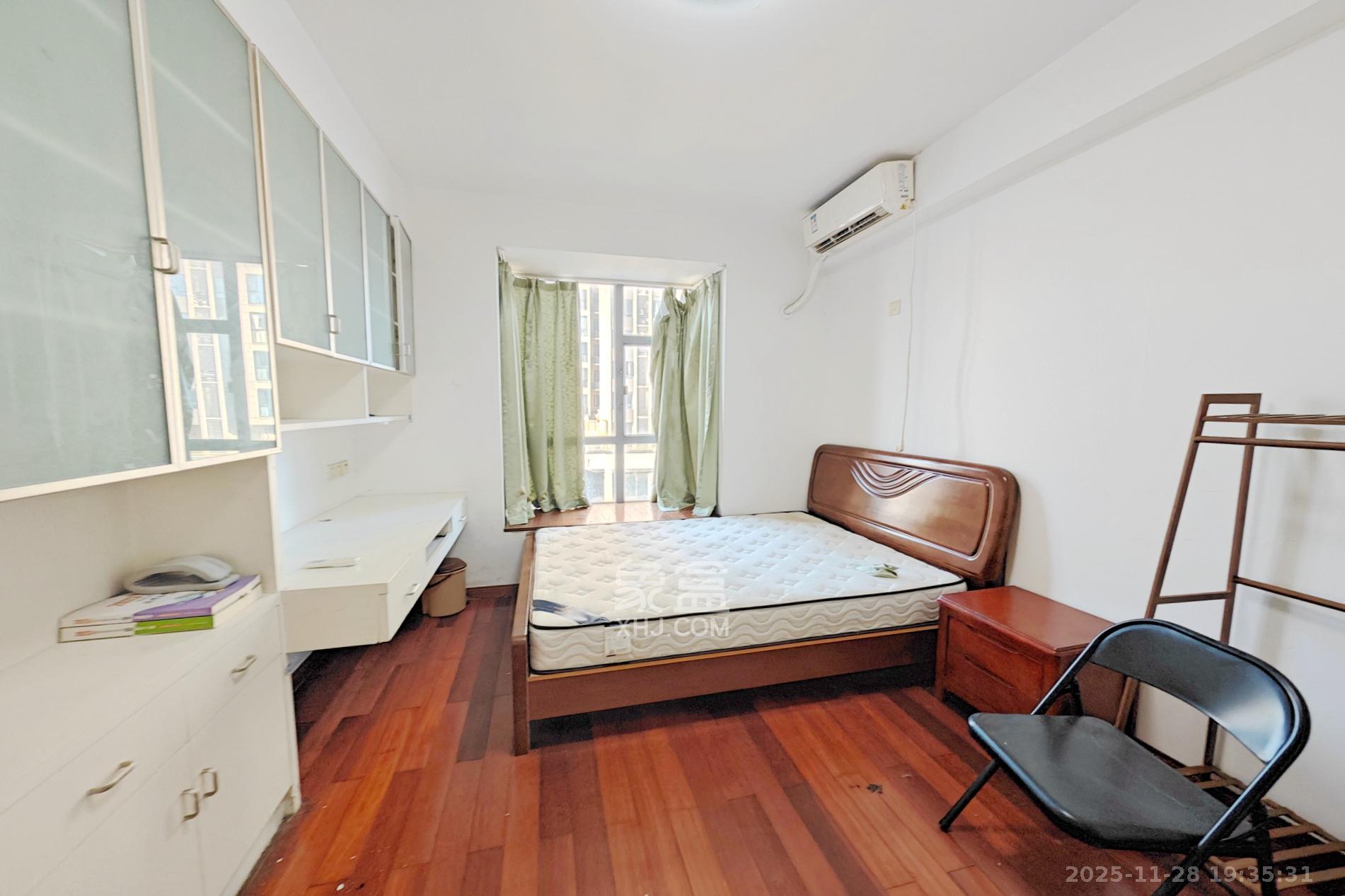 书香名邸  3室2厅2卫    98.0万卧室