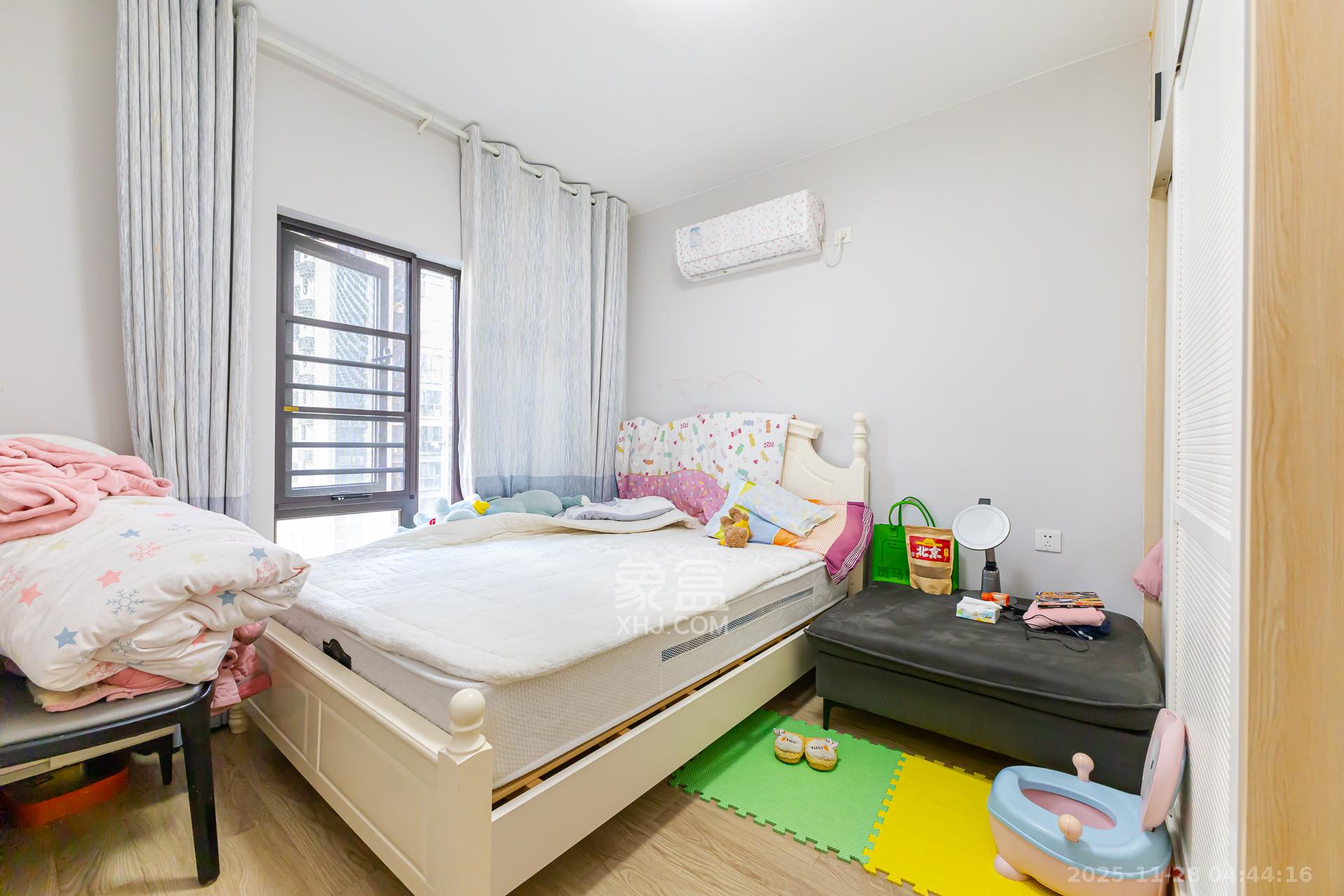 时代倾城五期 4室2厅2卫 87.0万 时代倾城五期 4室2厅2卫 87.0万卧室