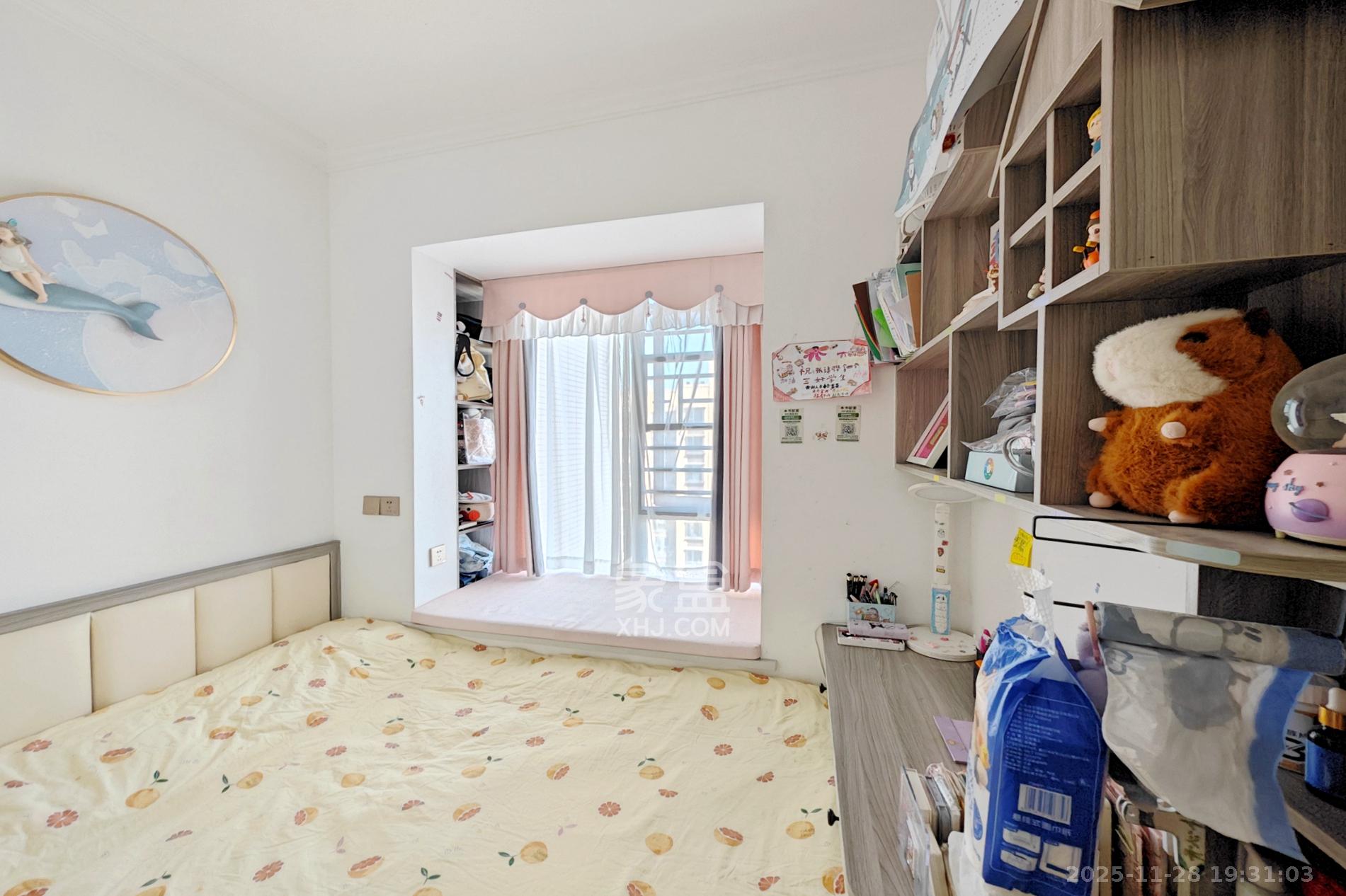 新城新世界四期柏樾  4室2厅2卫    163.8万卧室