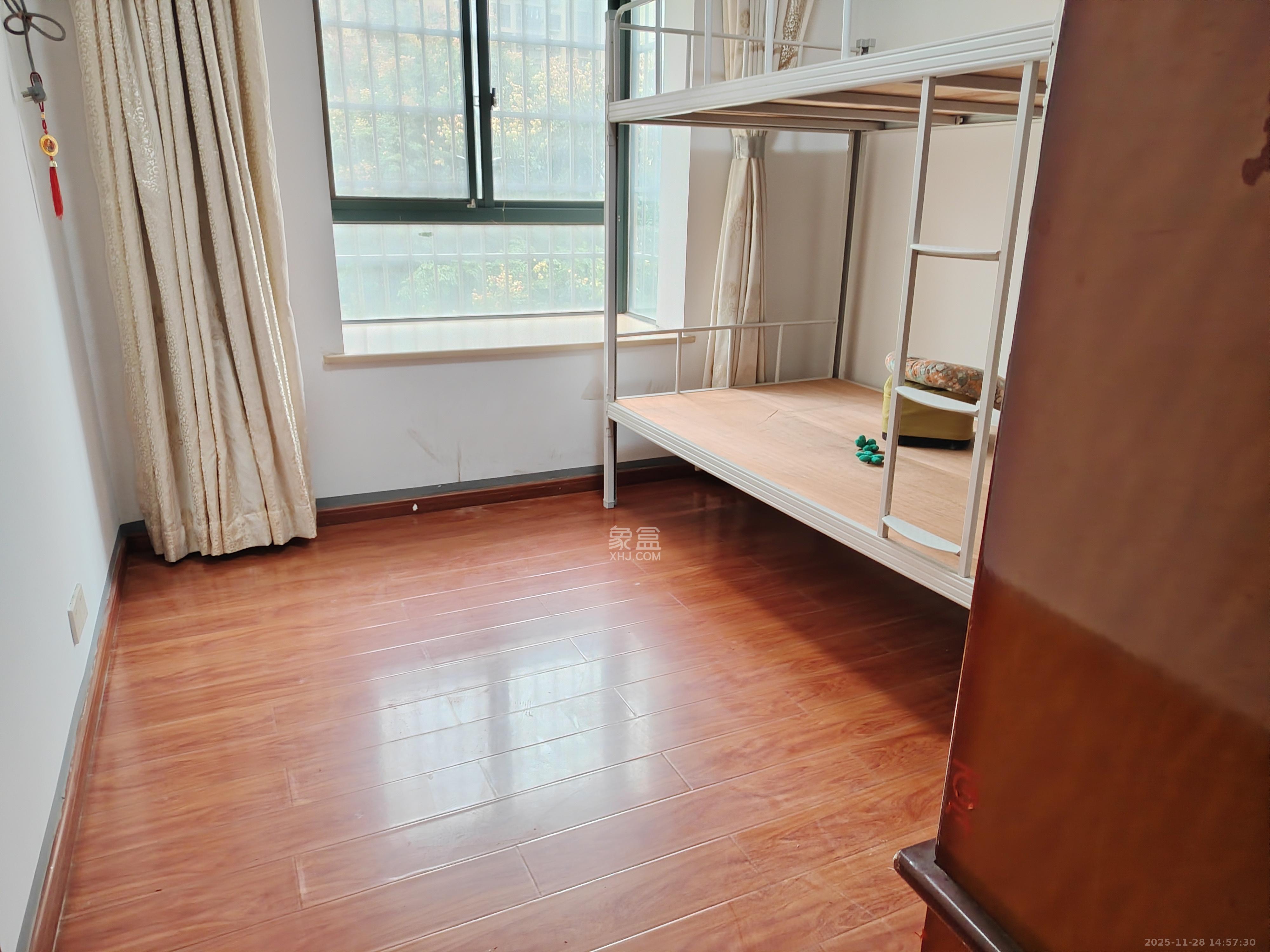 岳华嘉园 3室2厅2卫 2000.0元/月 岳华嘉园 3室2厅2卫 2000.0元/月室内图